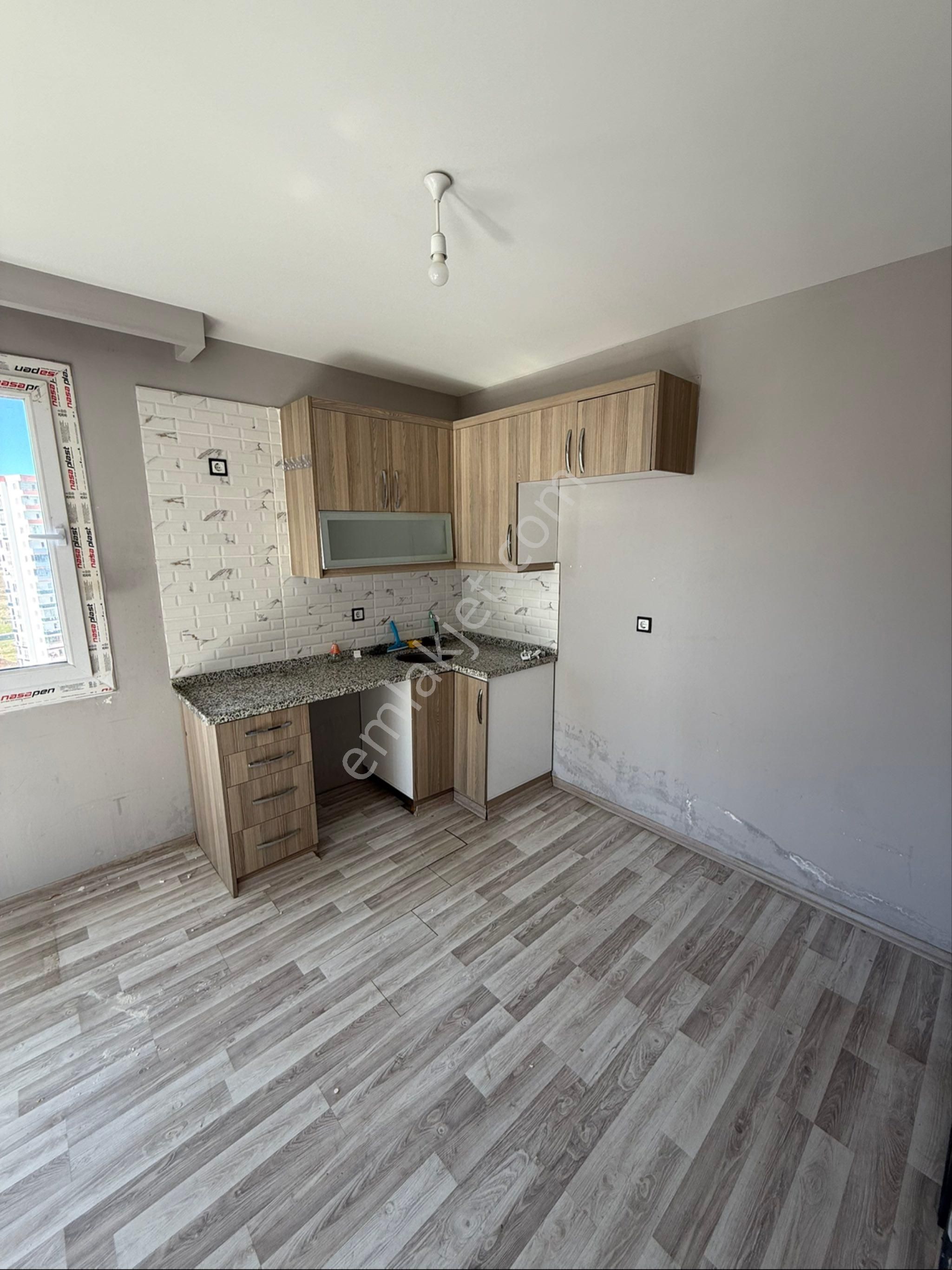 Kulepark Çarkıpare'de Tatmix Arkası Merkezi Konumda 1+1 Kiralık