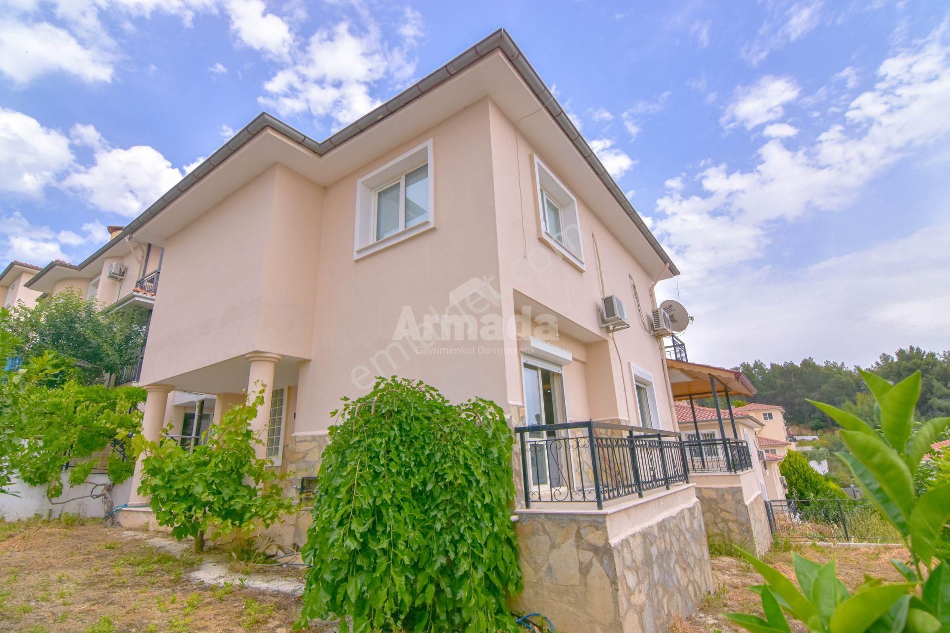 Kuşadası Soğucak'ta Müstakil Deniz Manzaralı Satılık 4+1 Villa