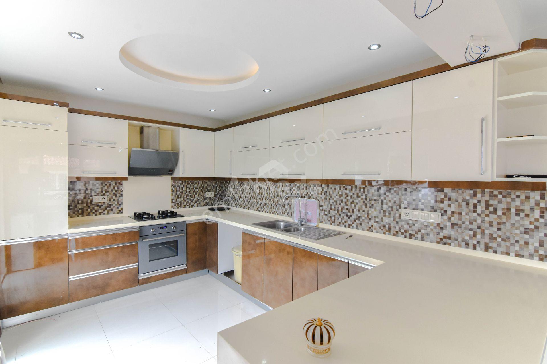 Kuşadası Soğucak'ta Müstakil Deniz Manzaralı Satılık 4+1 Villa - Görsel 4