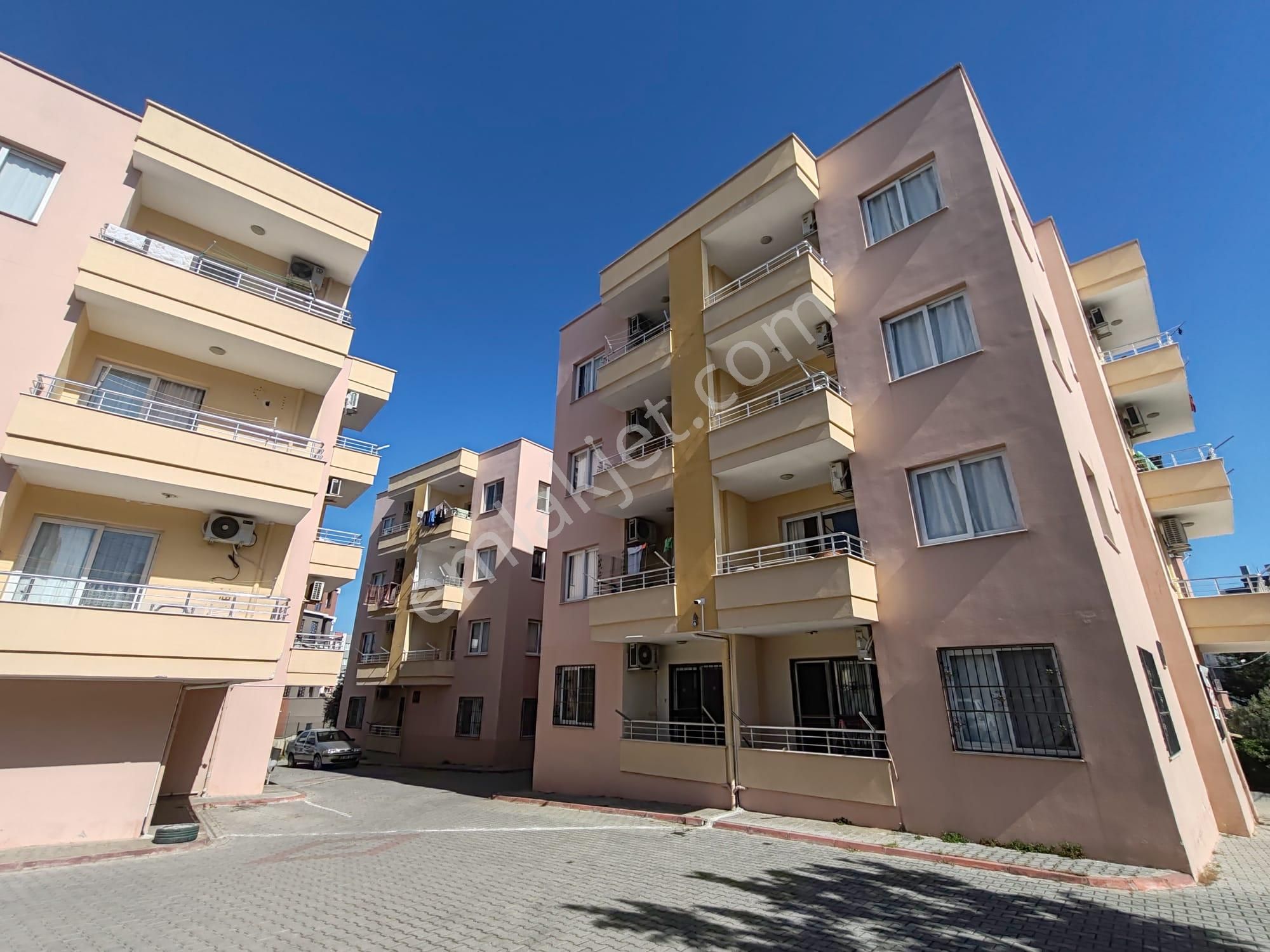 Rw Mef'den Siteiçi Üniversiteye Yürüme Mesafesinde Satılık 2+1