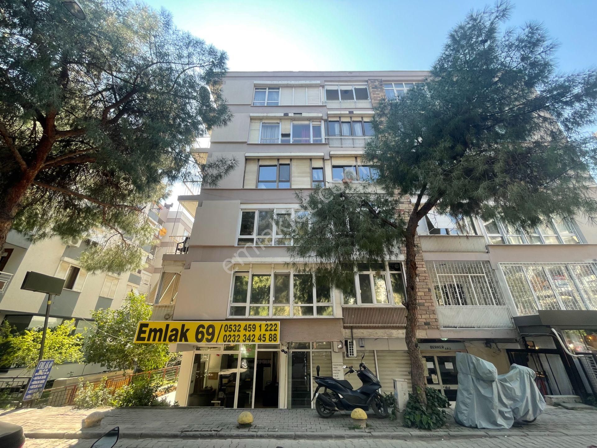 Bornova Küçükpark Süvari Caddesi Belediye Yakını Satılık Dükkan