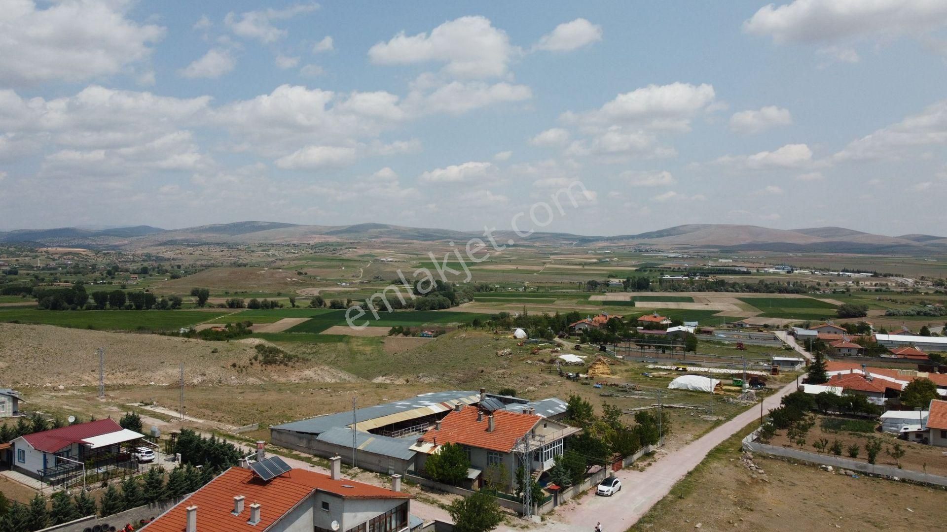 Hatunsarayda İçinde Evi Bulunan Satılık 1.577 M2 Arsa