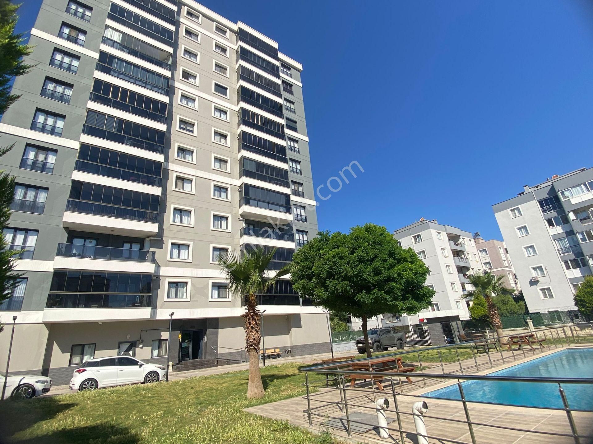 Buca Yeşilbağlar Mahallesinde 3+1 140m2 Dgazlı Arakat Havuzlu Site İçi Lüx Kiralık Daire