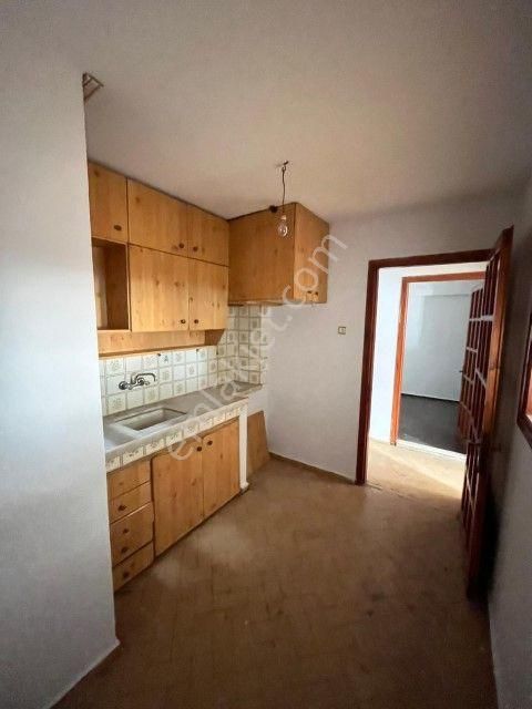 Foça Fevzipaşa Mahallesinde 2+1 Satılık Daire