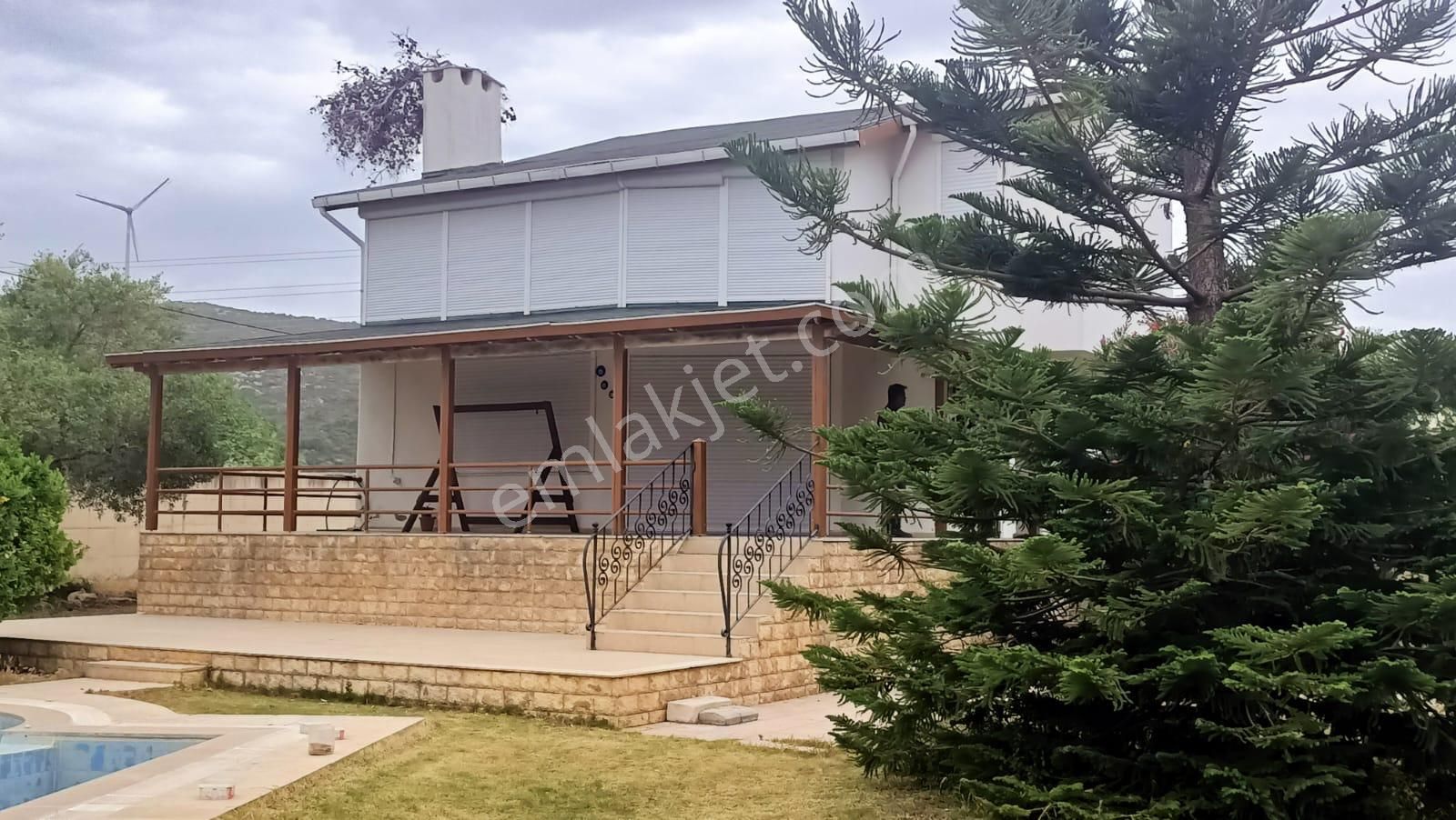 Alaçatı Gayrimenkulden Mamurbaba'da 2.000 M2 Arsa İçinde Kiralık Villa