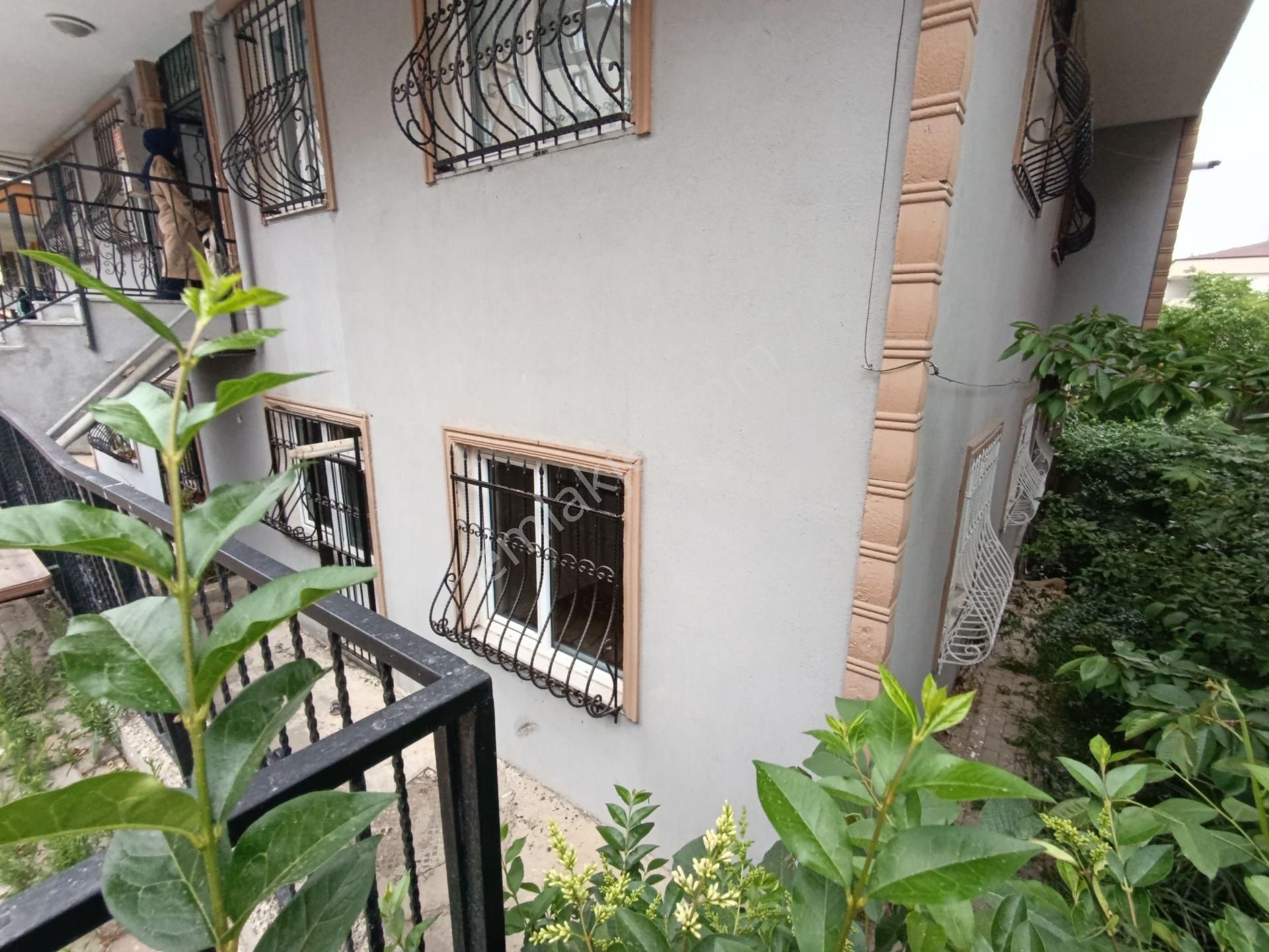 Pendik Güzelyalı"da Kiralık 3+1 120m2 İzlasyon Montalamalı Balkonlu Daire