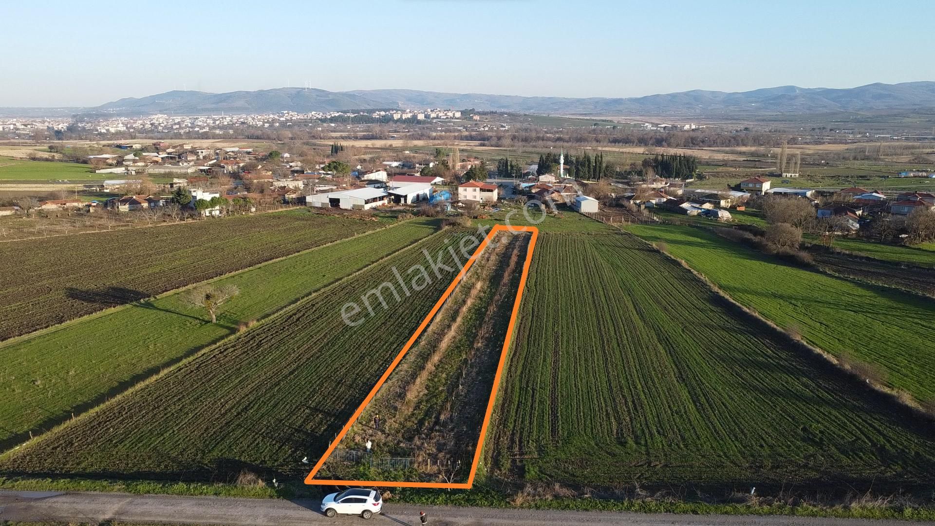1.594 M2 Gönene Yakın İmarlı Dümdüz Arsa Vasfında Meyve Bahçesi