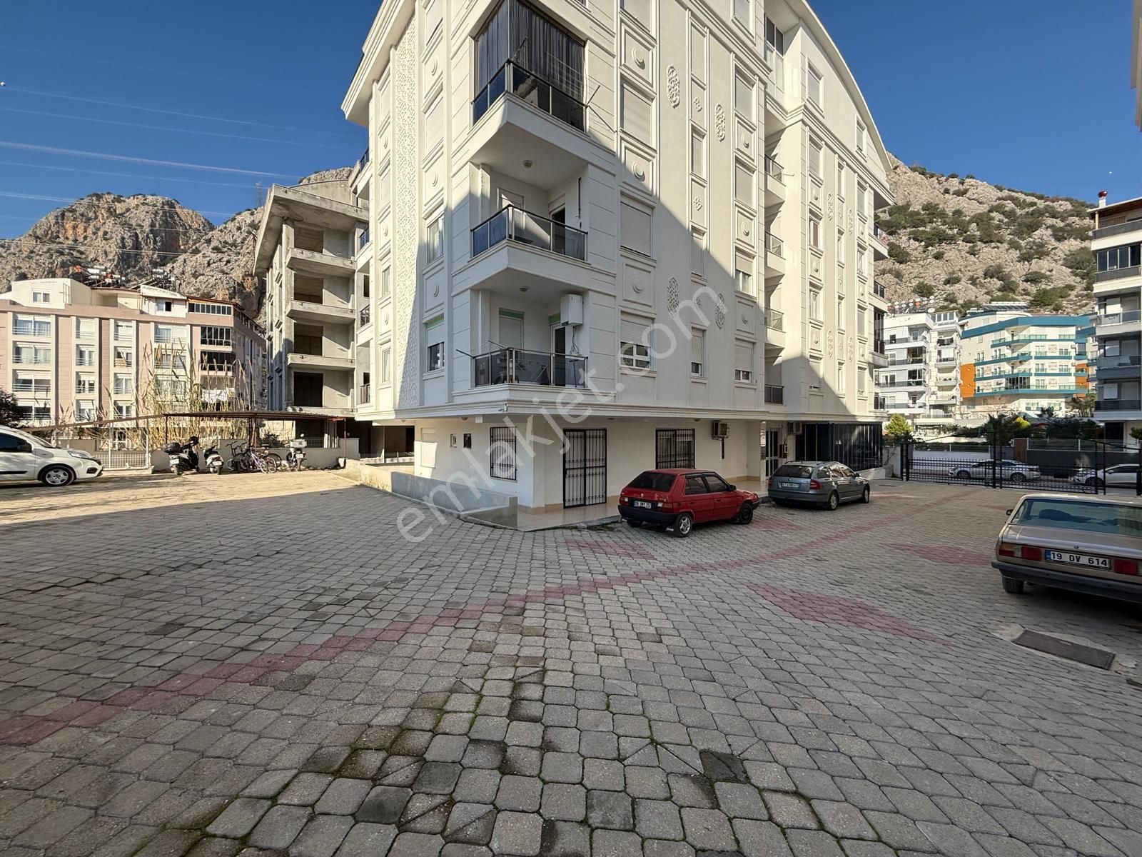 Güvensoy Dan Konyaaltı Hurma Mah Satılık Eşyalı 1+1daire