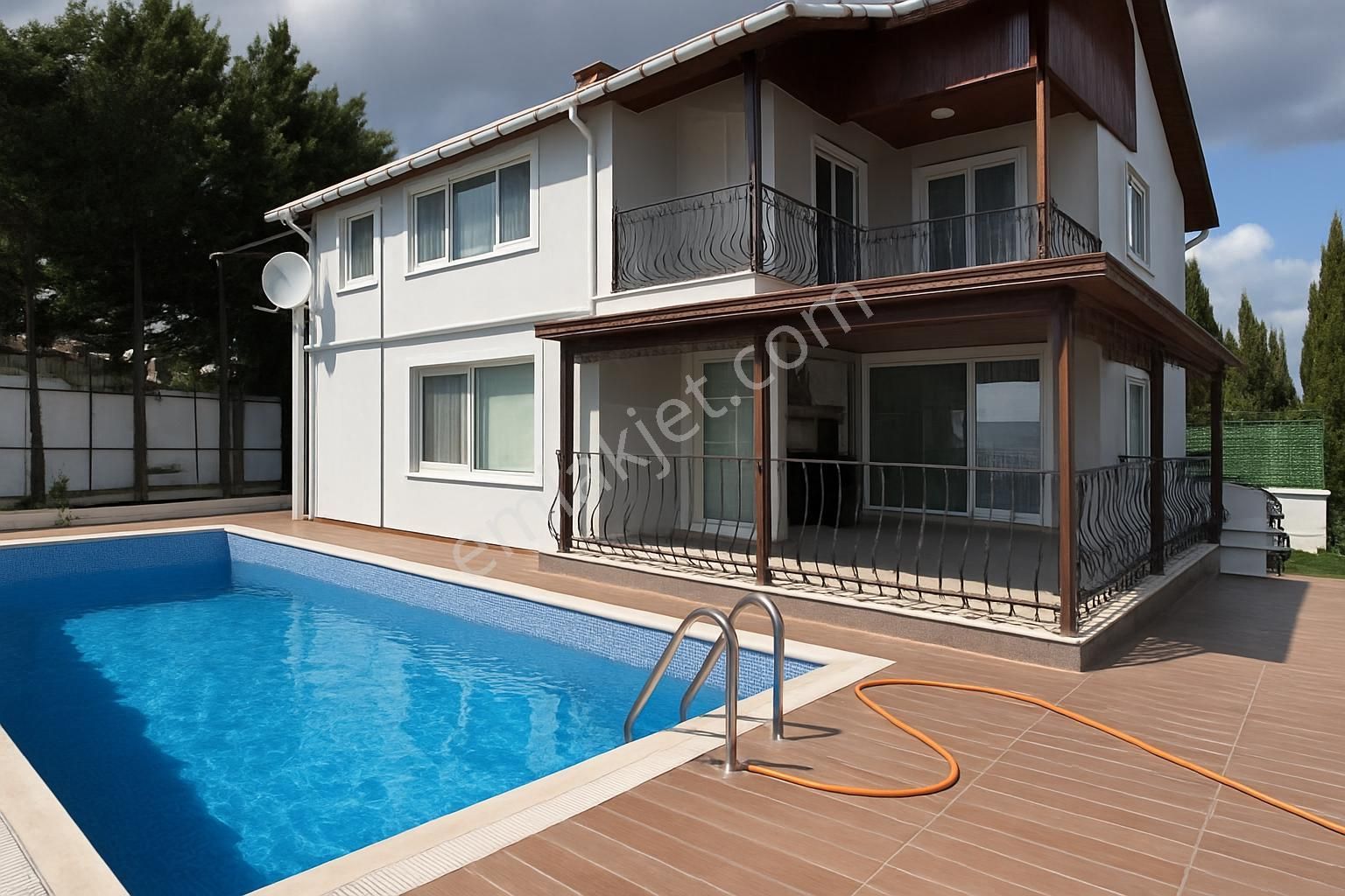 Alipaşa'da Full Deniz Manzaralı Lüks Villa