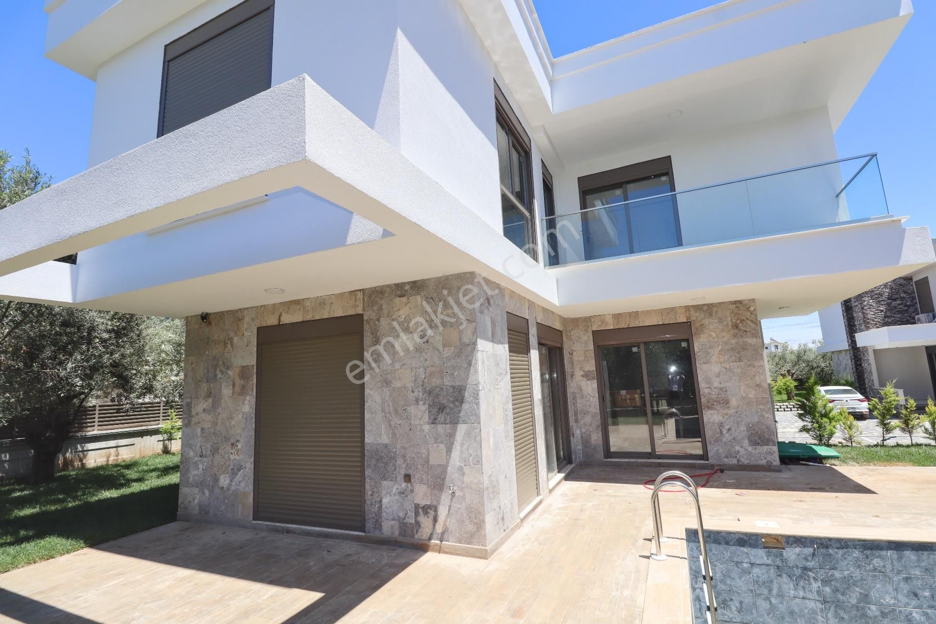 Mahmut İşler'den Kücükkuyuda Müstakil Havuzlu Lüks 4+1 Villa - Görsel 26