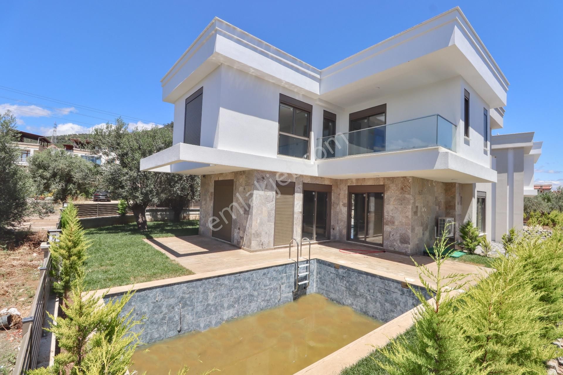 Mahmut İşler'den Kücükkuyuda Müstakil Havuzlu Lüks 4+1 Villa - Görsel 24