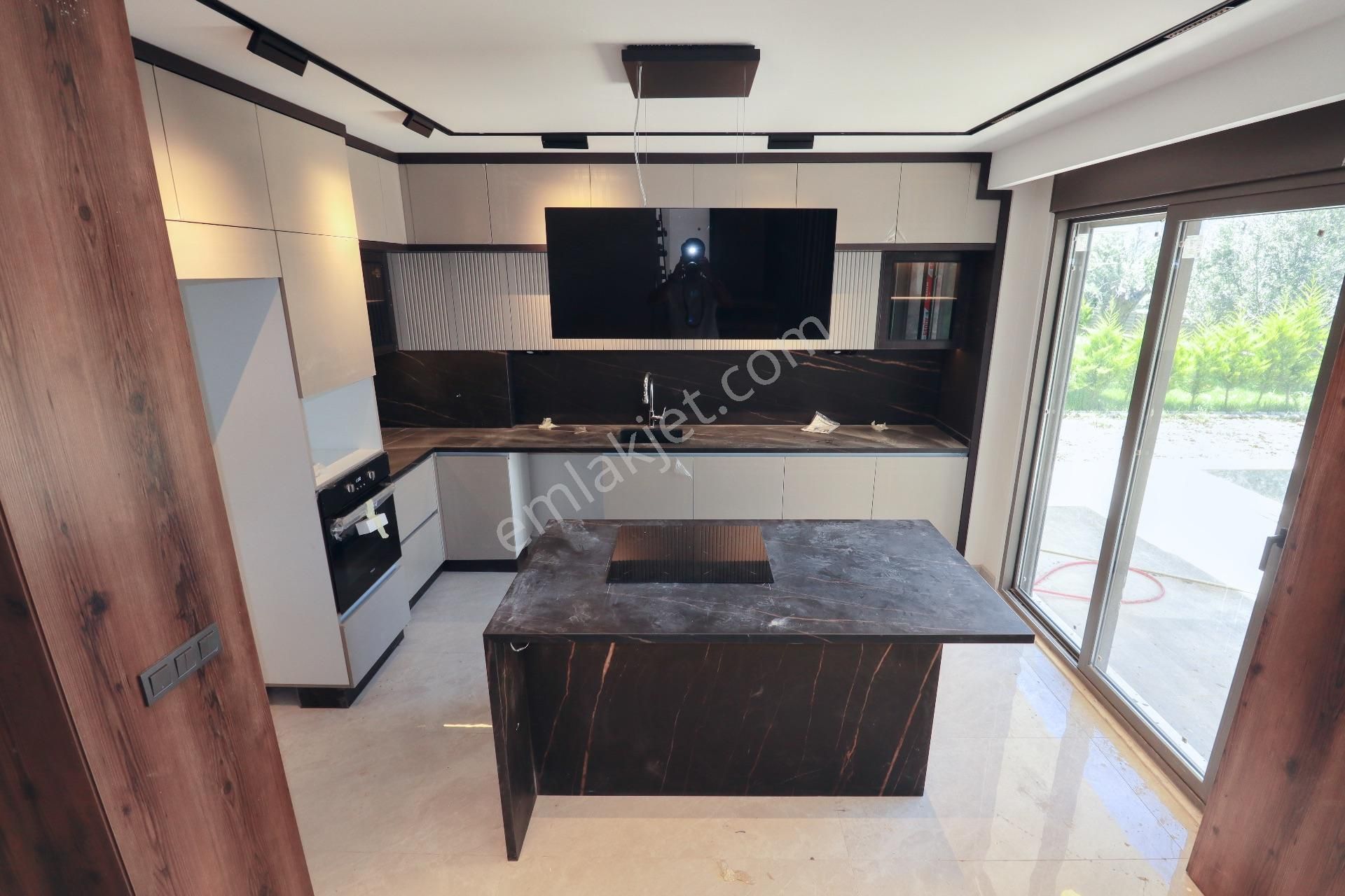 Mahmut İşler'den Kücükkuyuda Müstakil Havuzlu Lüks 4+1 Villa - Görsel 6