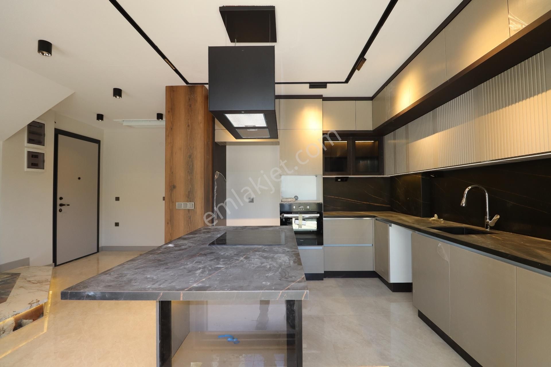 Mahmut İşler'den Kücükkuyuda Müstakil Havuzlu Lüks 4+1 Villa - Görsel 8