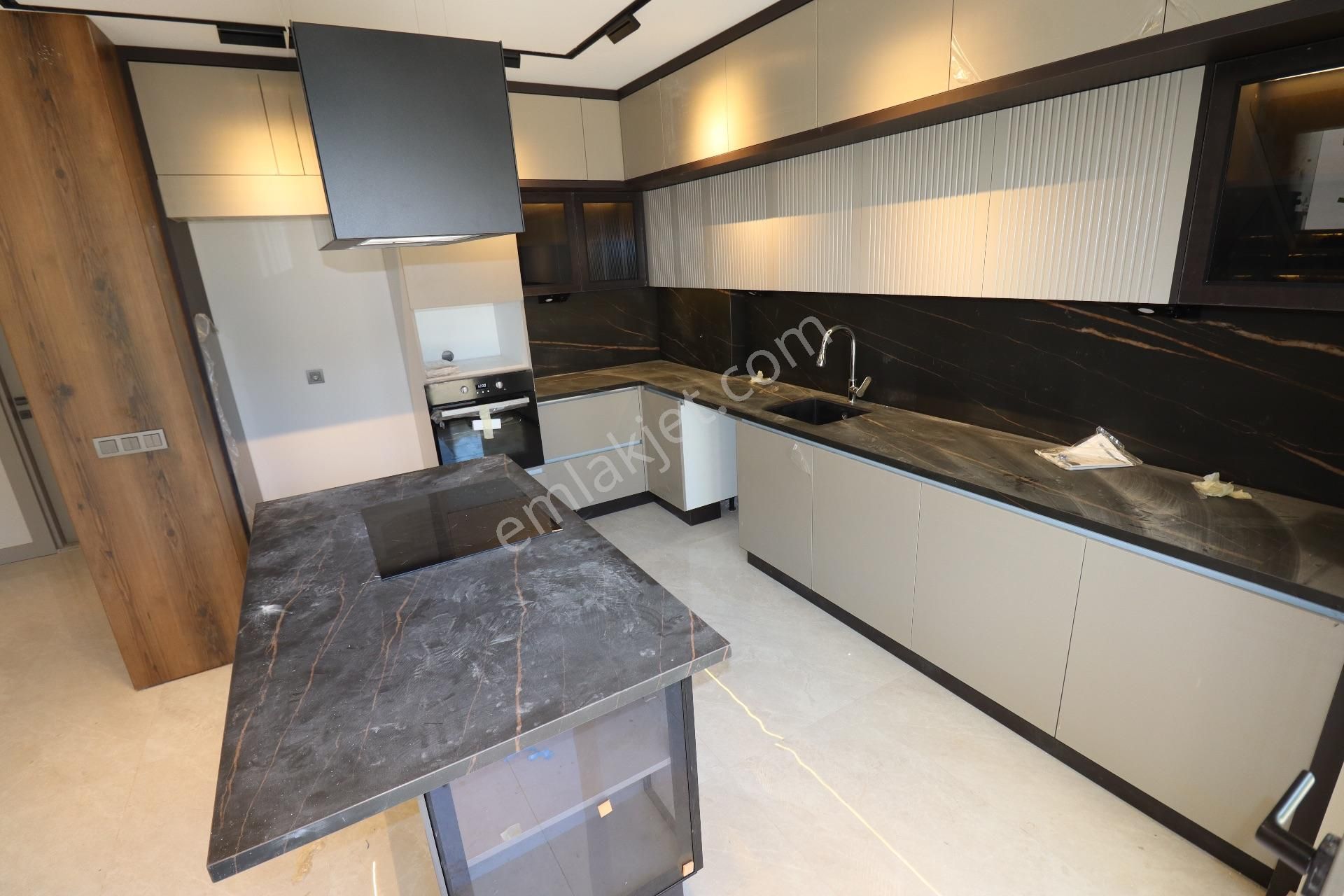 Mahmut İşler'den Kücükkuyuda Müstakil Havuzlu Lüks 4+1 Villa - Görsel 7