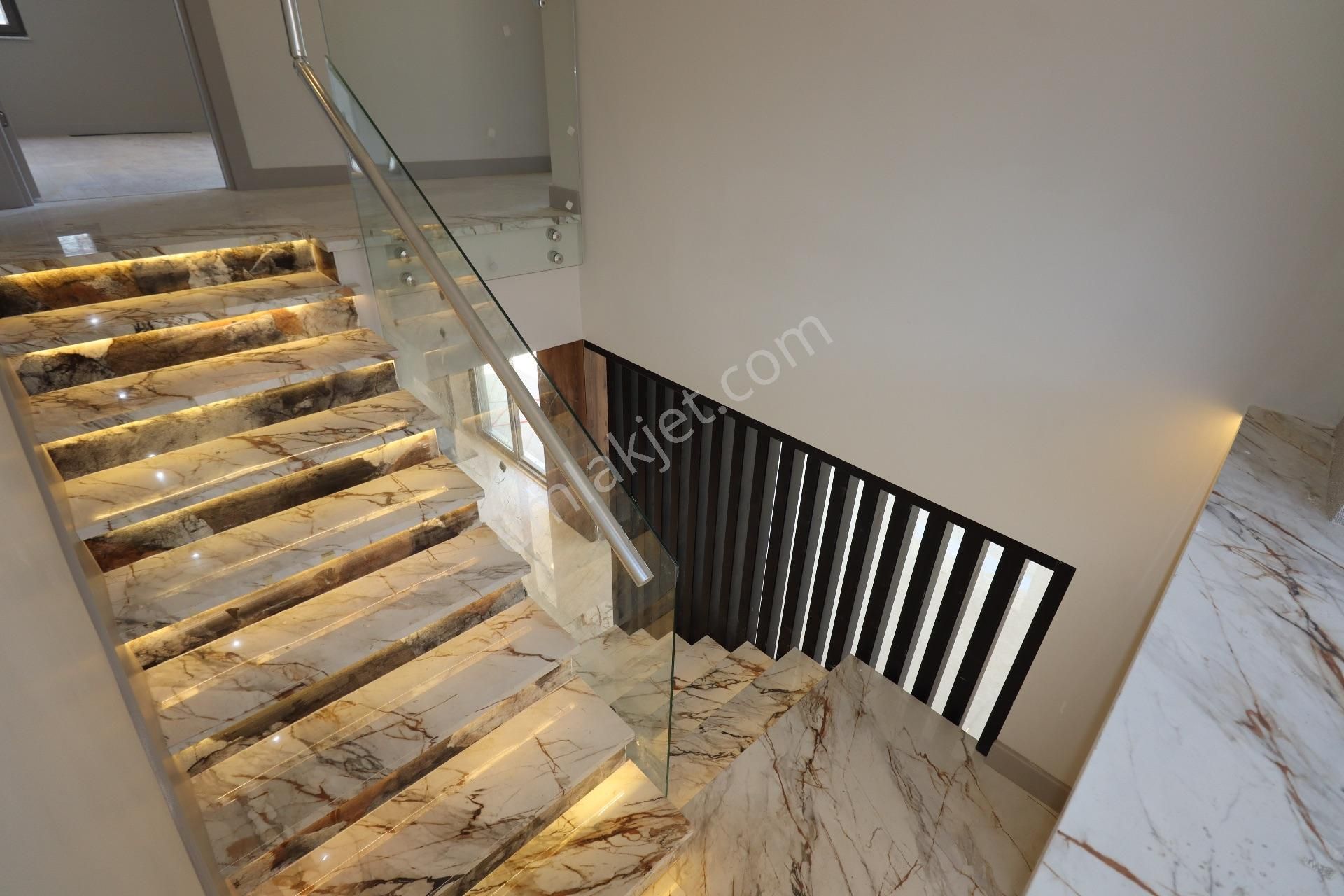 Mahmut İşler'den Kücükkuyuda Müstakil Havuzlu Lüks 4+1 Villa - Görsel 14