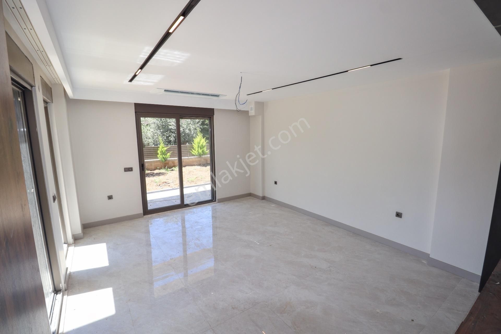 Mahmut İşler'den Kücükkuyuda Müstakil Havuzlu Lüks 4+1 Villa - Görsel 9