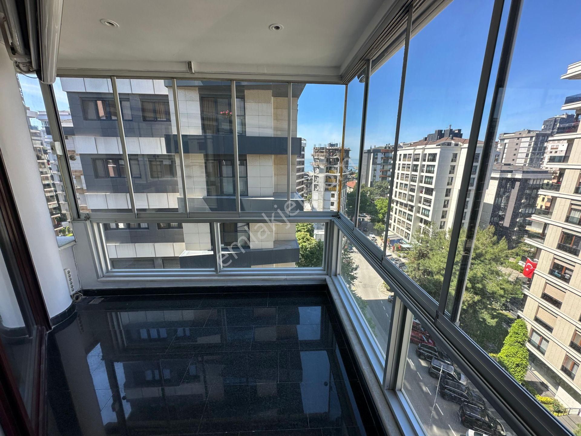 Fenerbahçe Çiftehavuzlarda Manzaralı Katta Tek 200m2 3+1 Daire