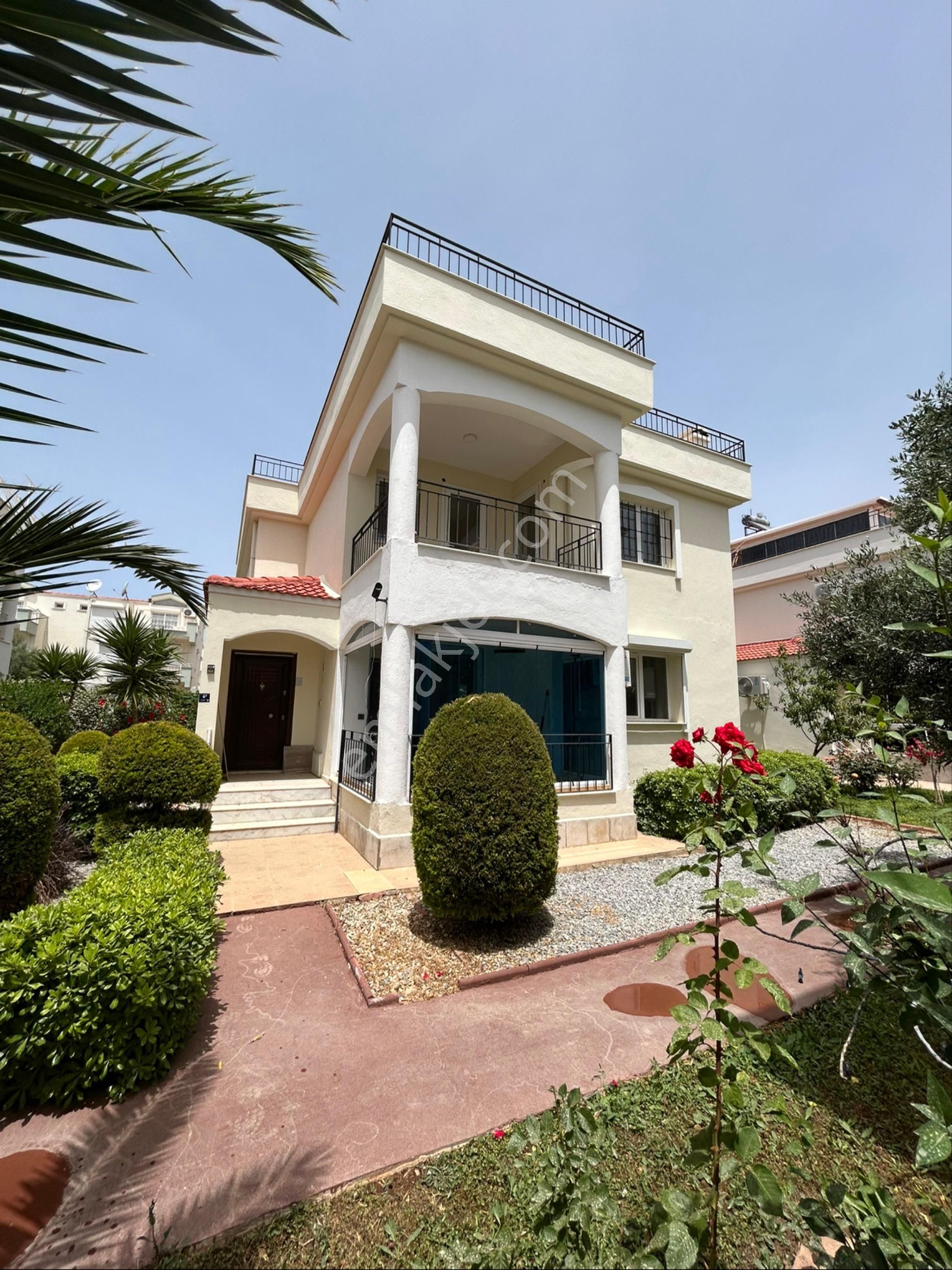 Havuzlu4+1 Villa