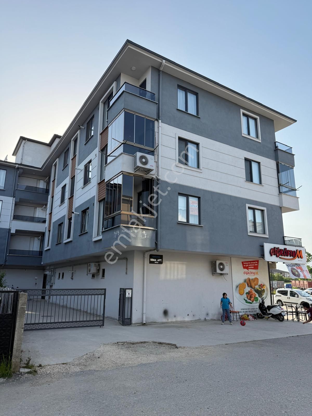 Düzce Beyciler Mahallesinde Ara Kat Ferah 3+1 Satılık Daire