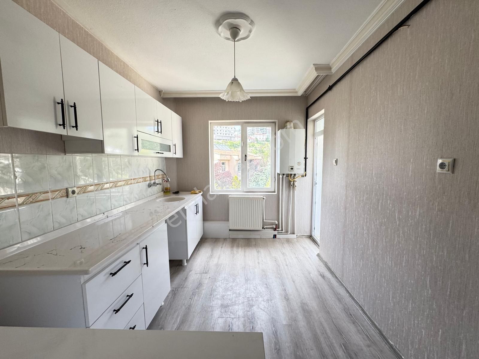 Feruduncelik 2+1 Y.giris Yapılı Altinda Daire Var Önü Açık