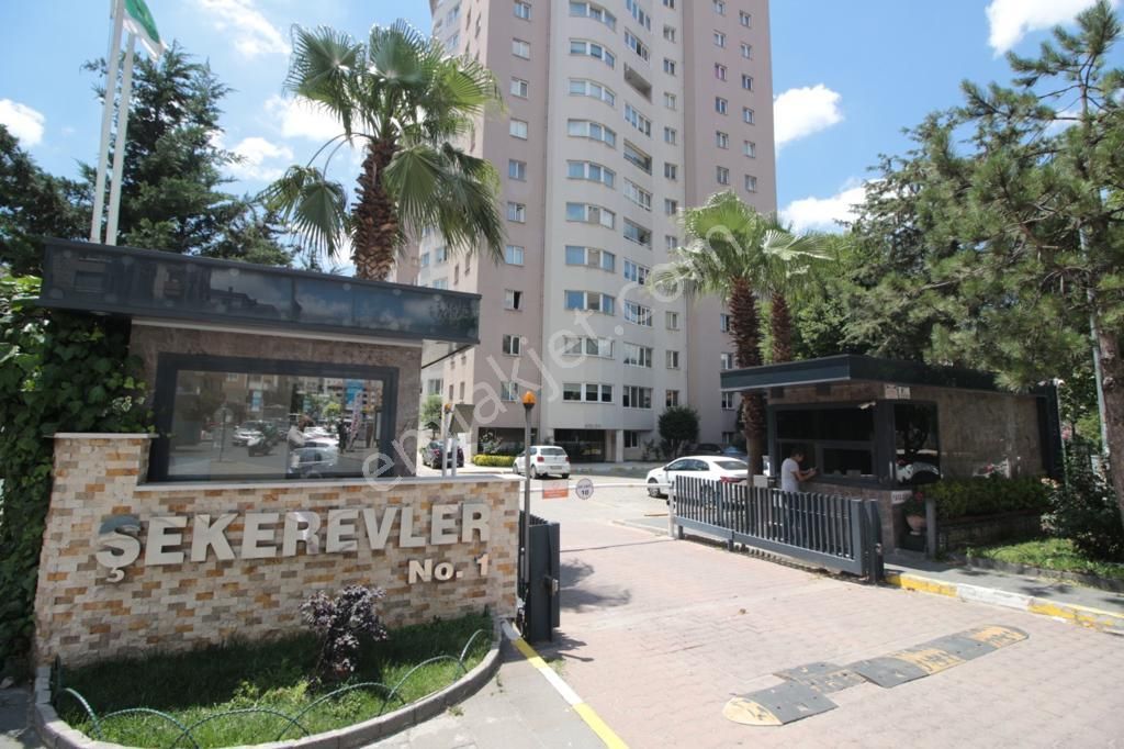 Ataşehir İçerenköy Şekerevler Sitesinde 4+1 Kiralık Daire