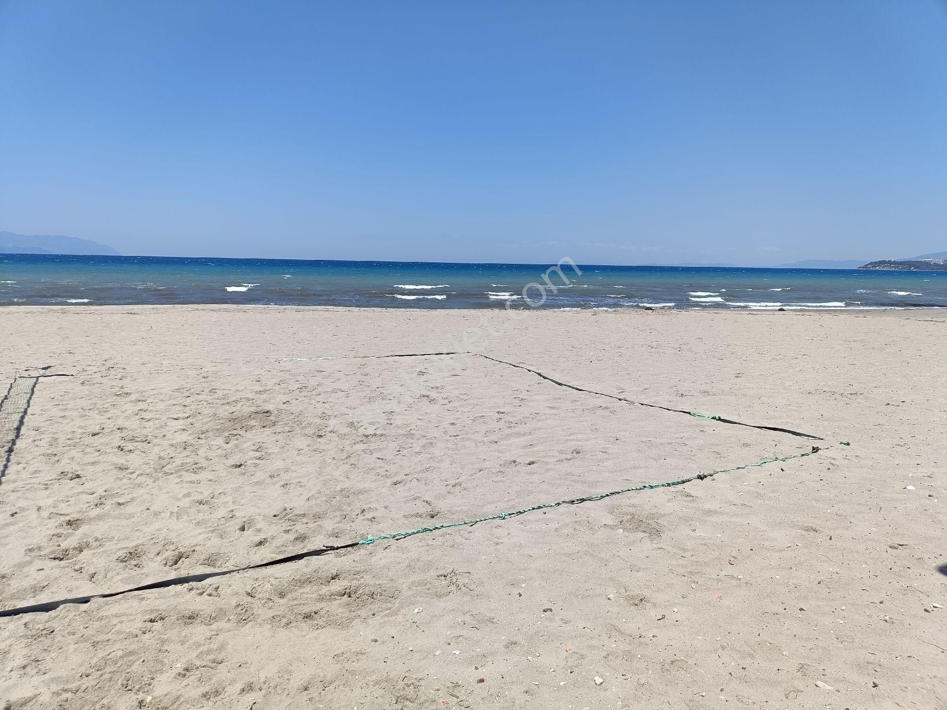 Kuşadası Karaova Satılık Masraflı Denize İlk Site Satılık Yazlık Villa