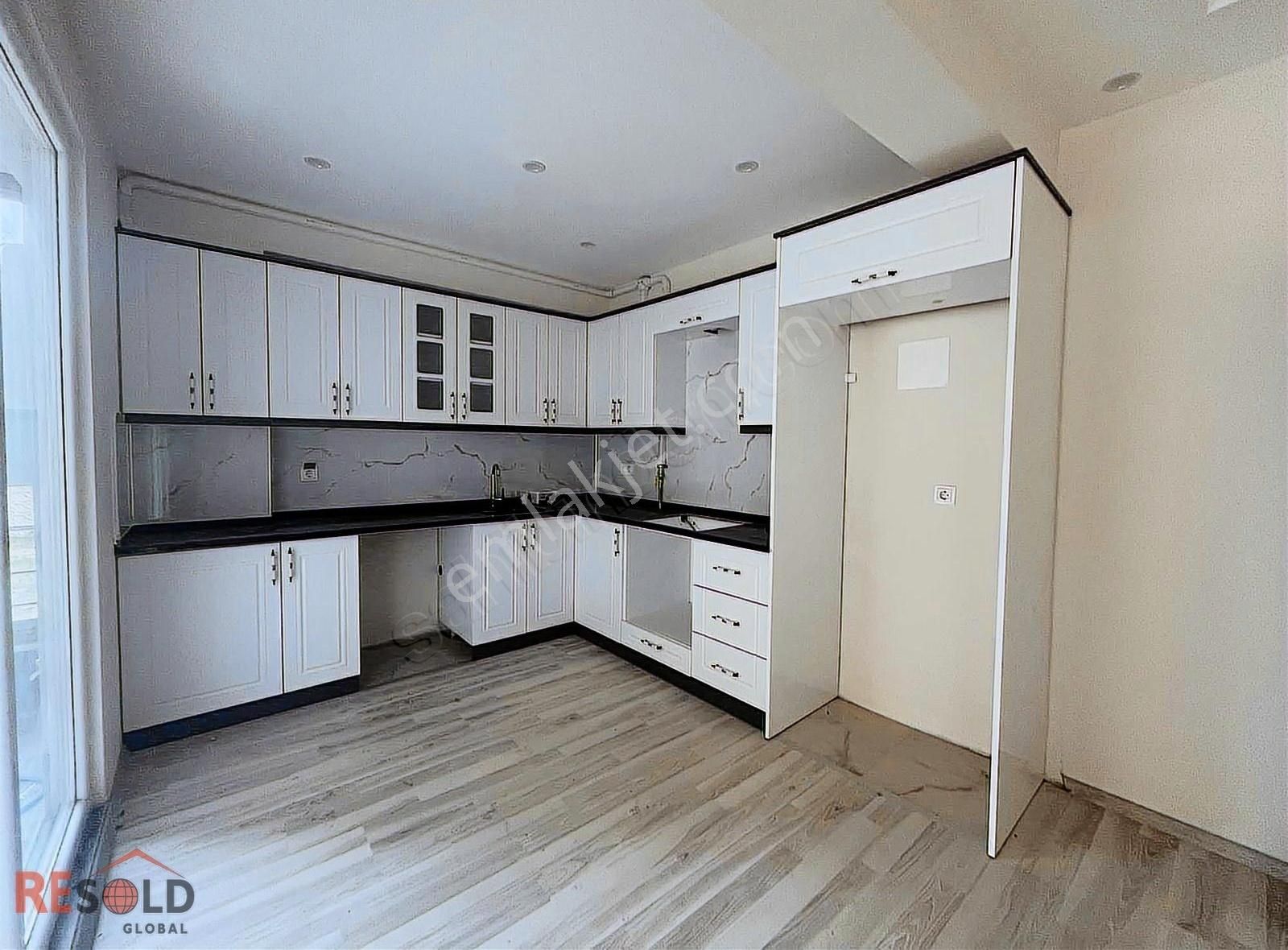 Resold Gayrimenkulden İpekyolu Mahallesin De Satılık 3+ Daire..!