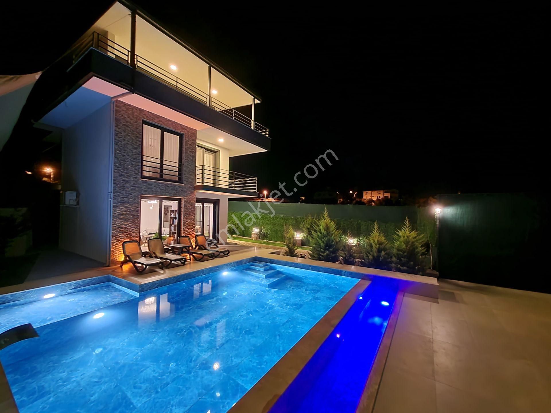 Goldhouse Dan Satılık Eldirekte Deniz Manzaralı 5+1 Müstakil Villa