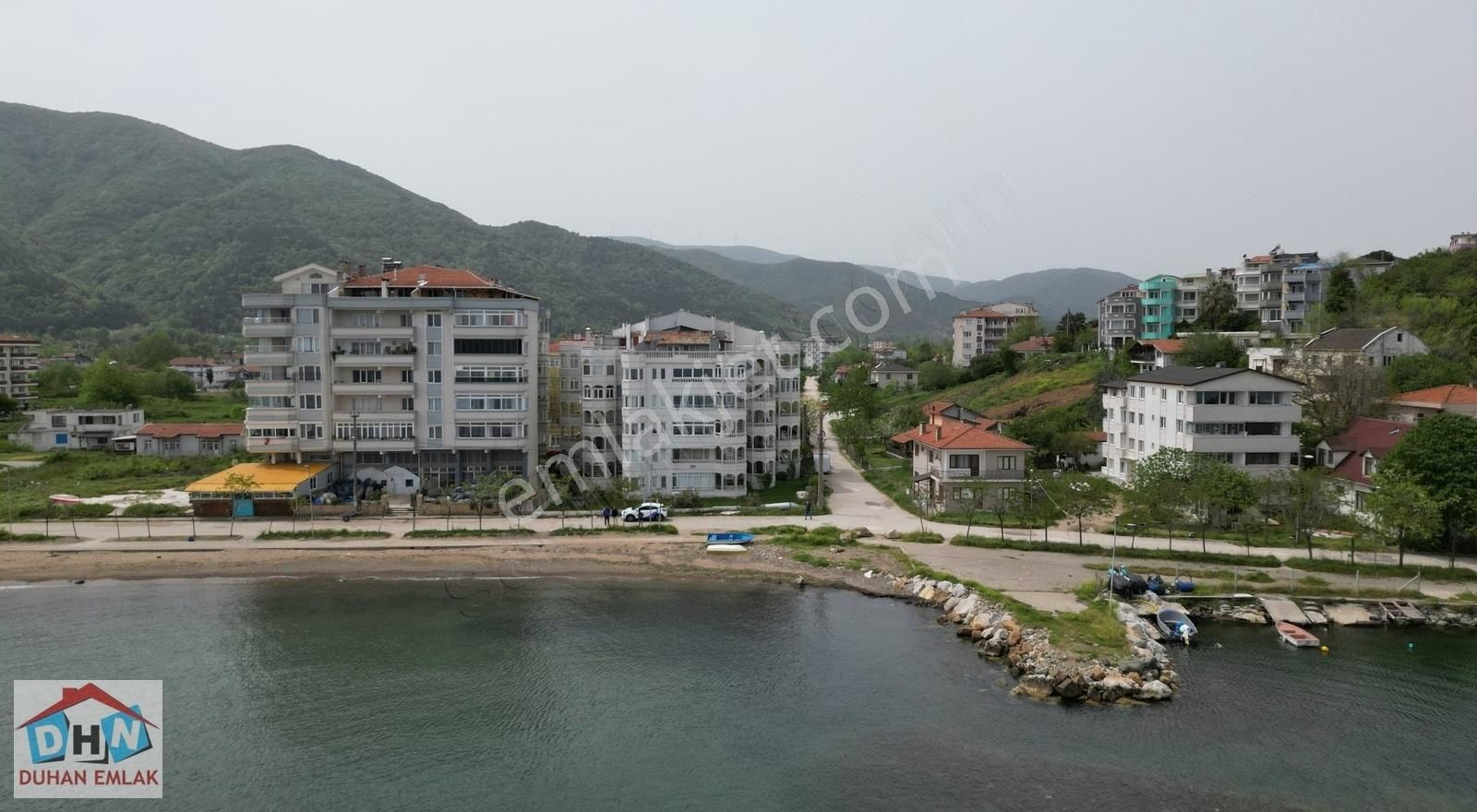 Duhan Emlak'tan Çınarcık Liman Caddesinde Denize Sıfır Dubleks