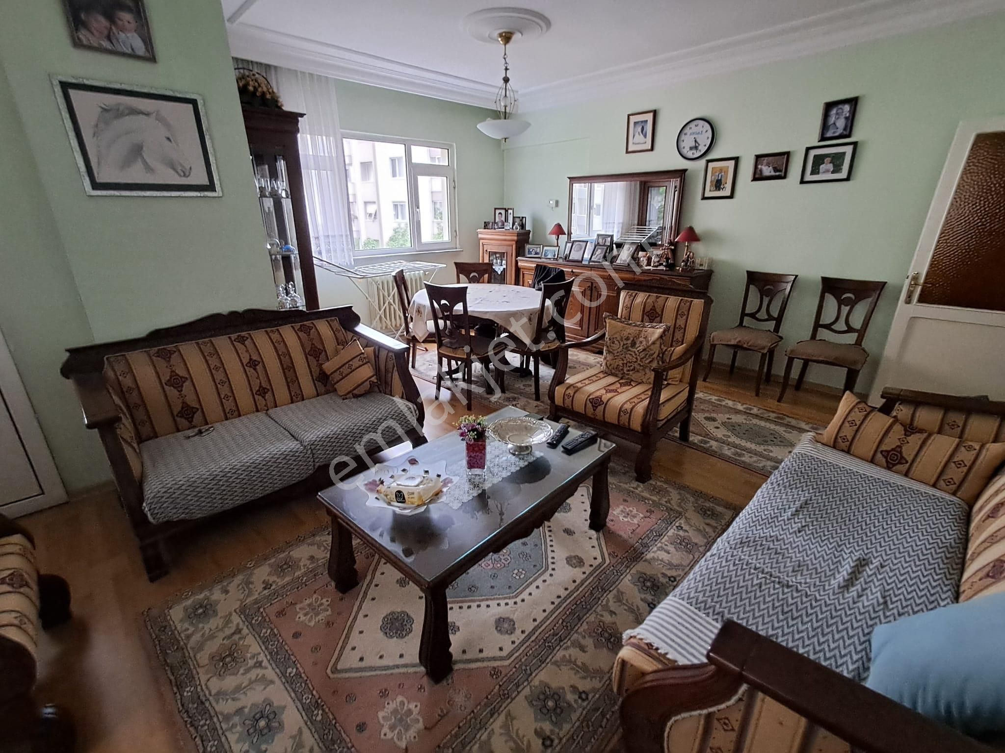 Oryaştan Ataşehir İçerenköy Caner Sitesinde 90m2 2+1 Arakat