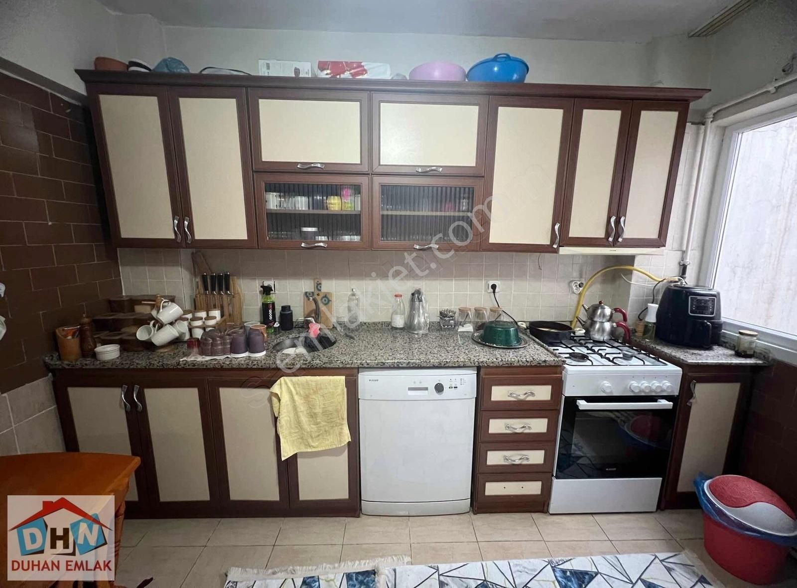 Duhan Emlak'dan İstanbul Caddesi Üzerinde Satılık 3+1 140m2