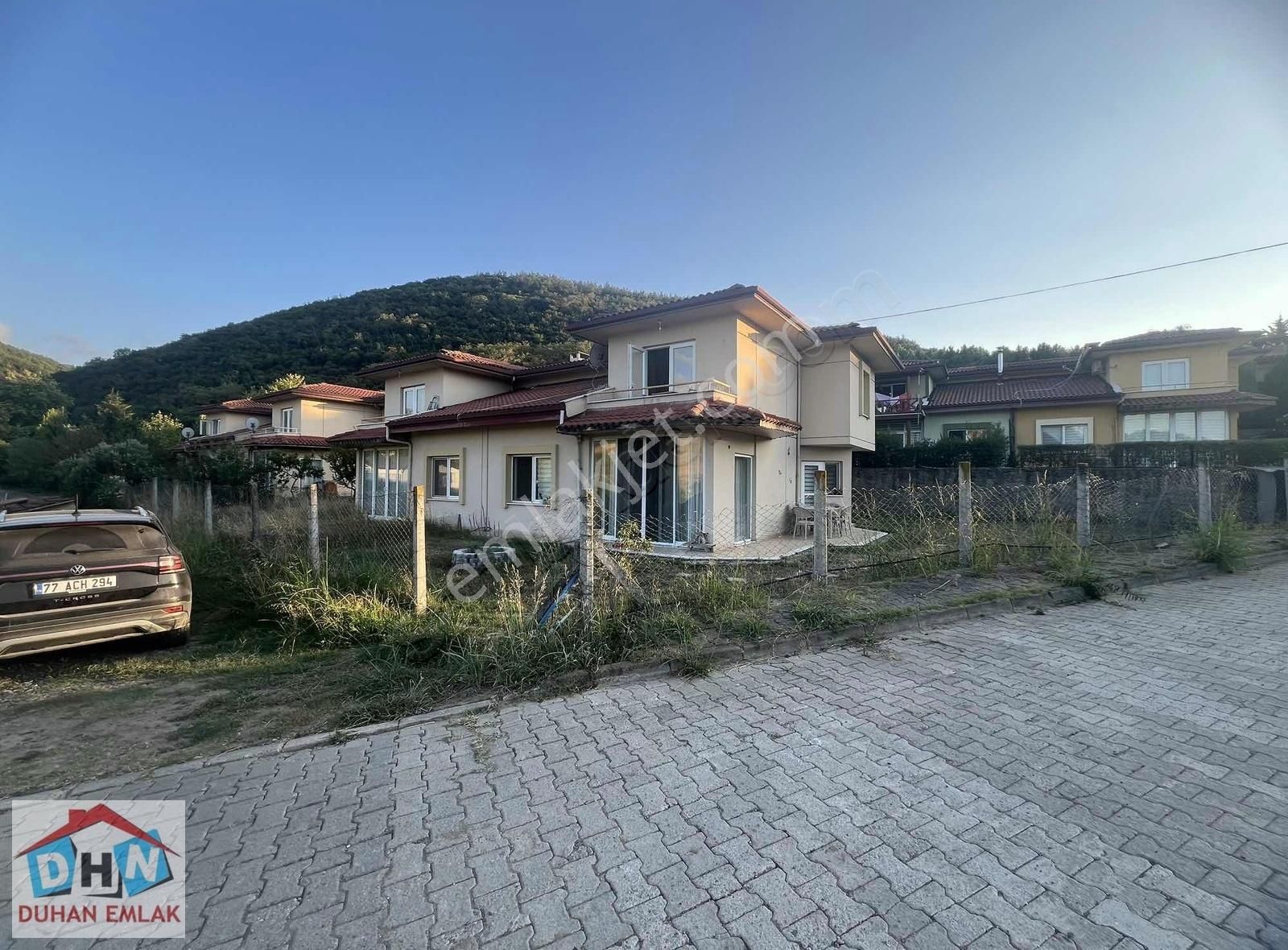 Duhan Emlak'tan Akbahçe Sitesi Evlerinde İki Katlı 3+2 240m2