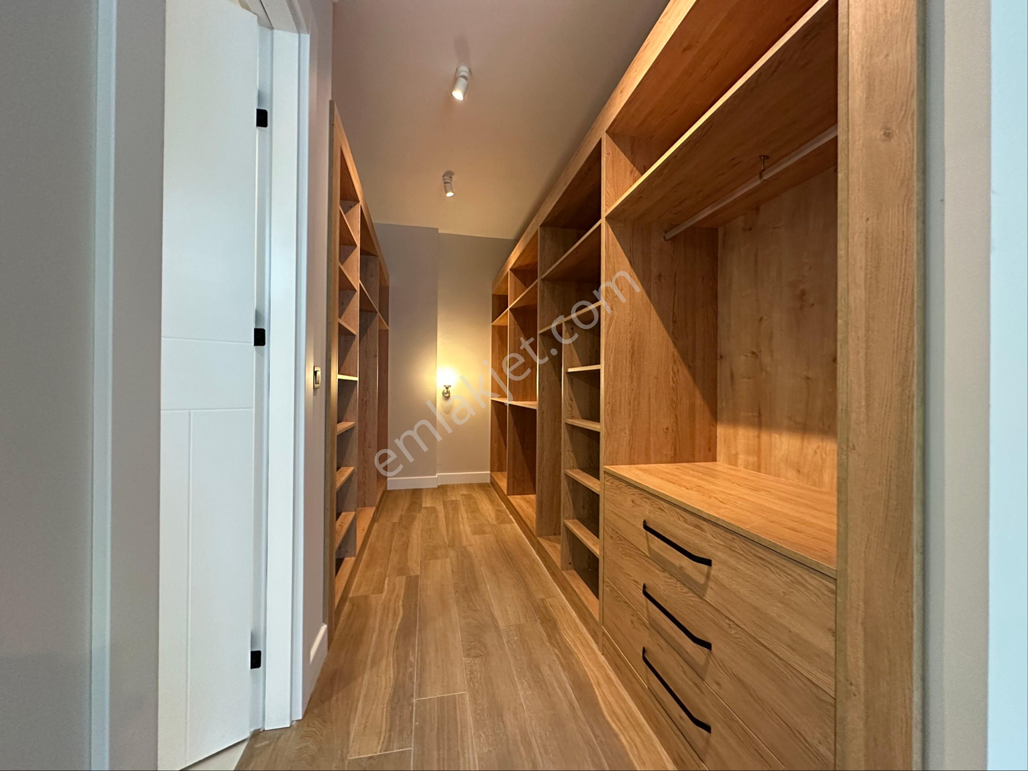 Geniş Daire Severlerin Bayılacağı Protokol Yolunun En İyi Projesi 4+1 211m2