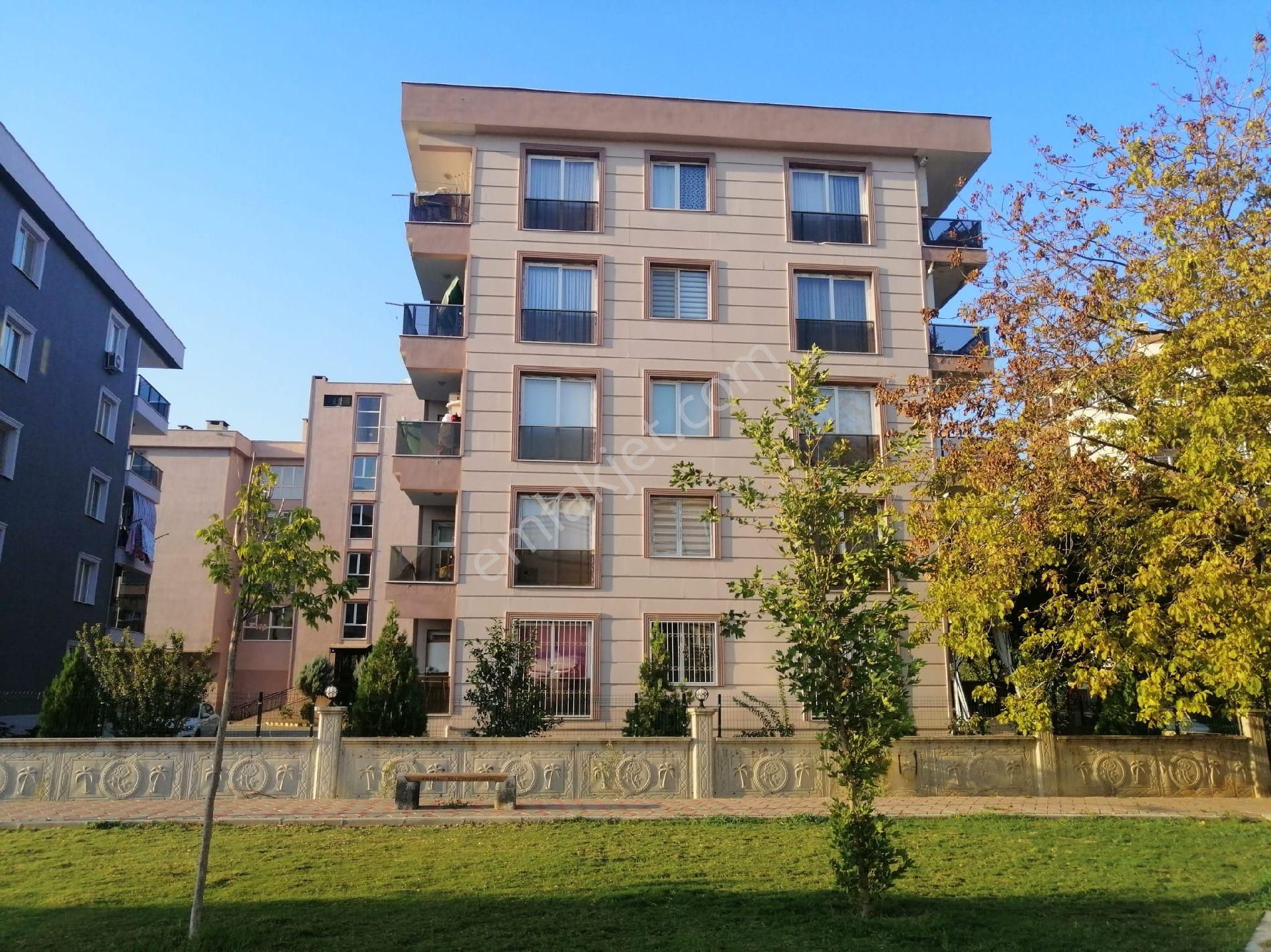 Yusuf Aydın Öztürk Gayrimenkul'den Muratbey Mahallesinde Site İçersinde Arakat 3+1