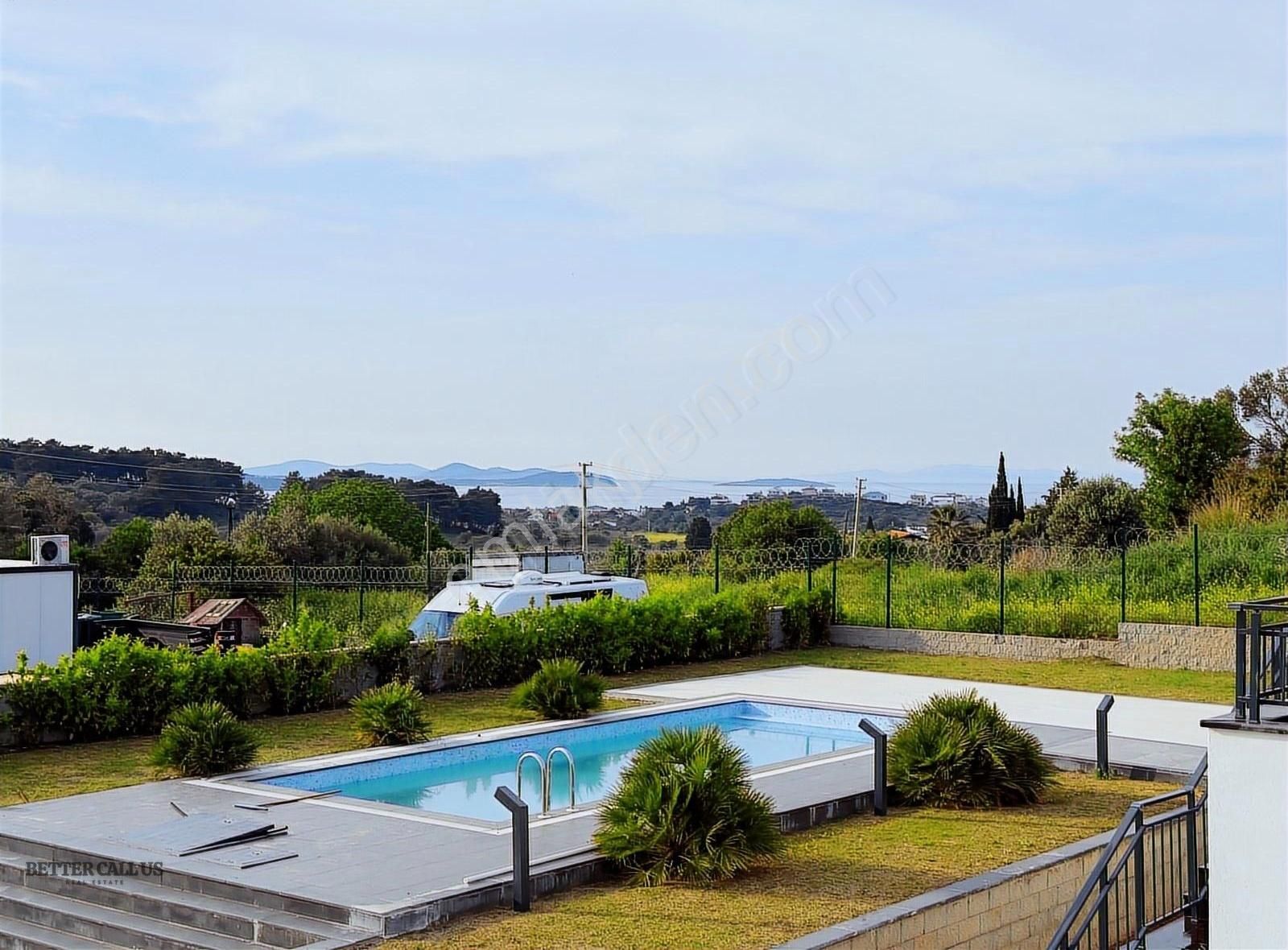 Sevilla Urla Kekliktepe'de Deniz Manzaralı Villa
