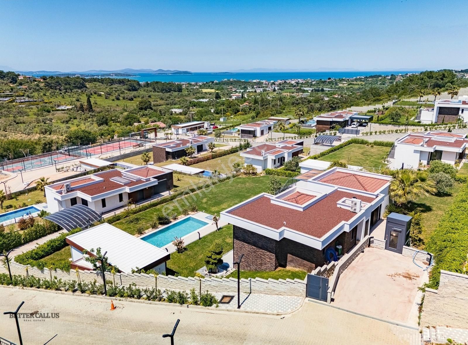 Urla Sevilla Kekliktepe'de Deniz Manzaralı Asansörlü Villa