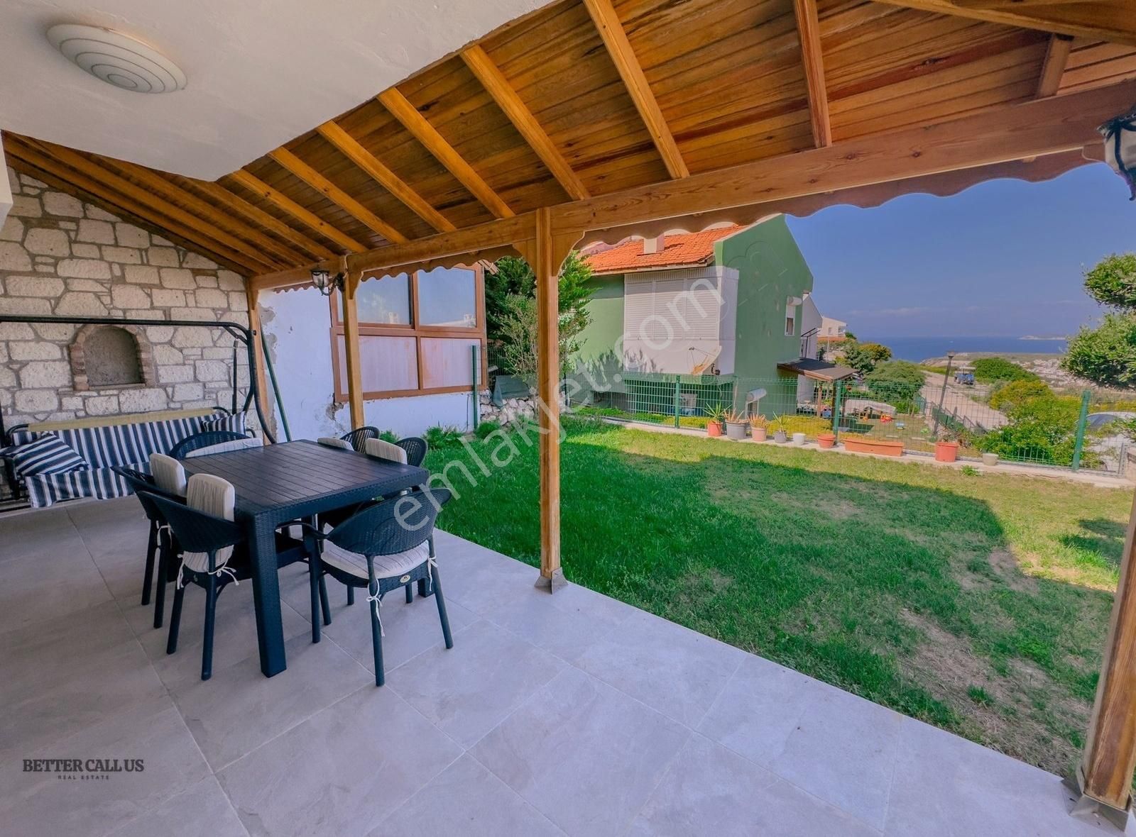 Çeşme Sertur Sitesinde Tadilatlı Deniz Manzaralı Satılık Villa