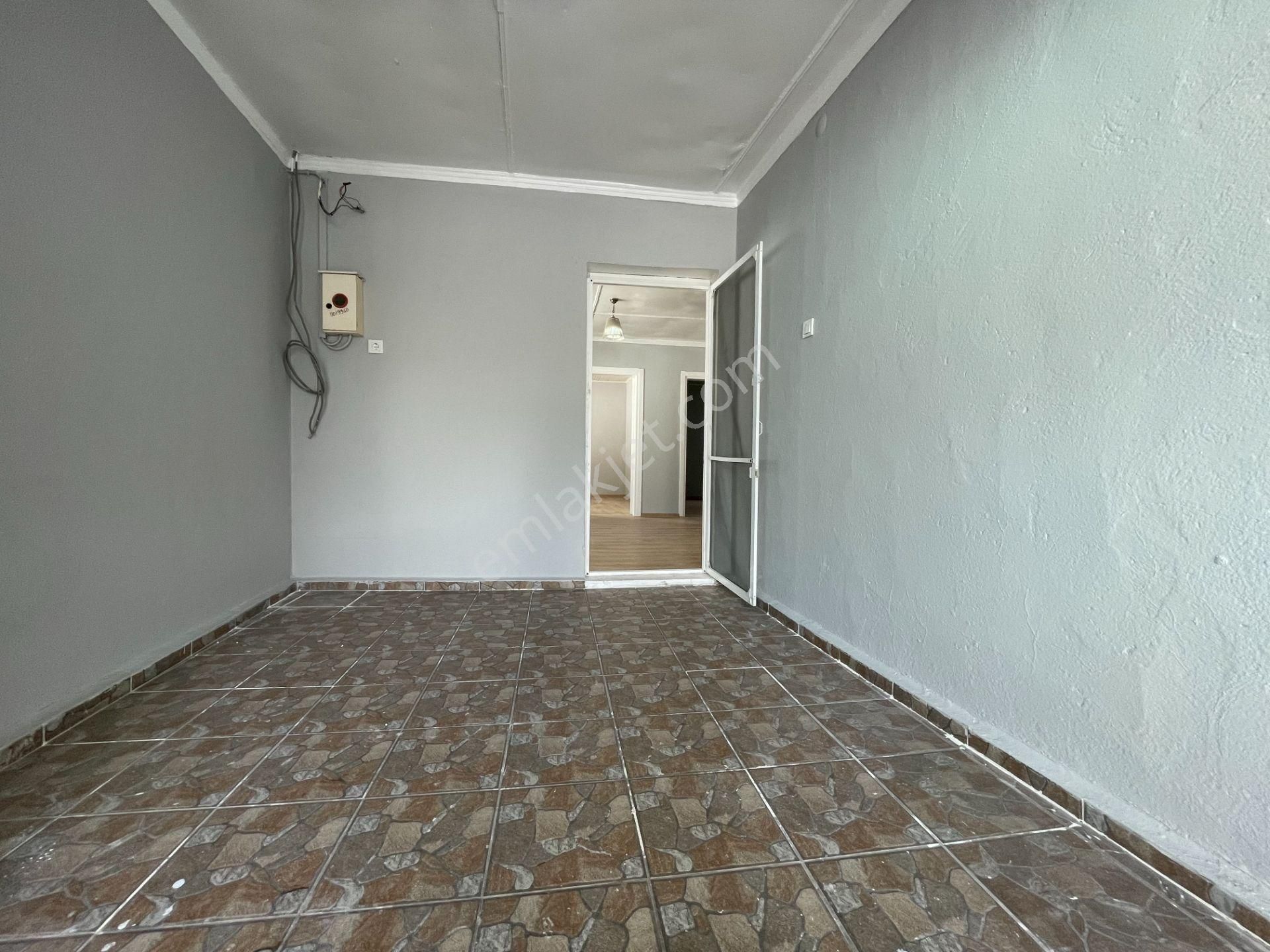Bornova Naldöken'de Satılık 2+1 Müstakil Ev Tadilatlı Tek Tapu
