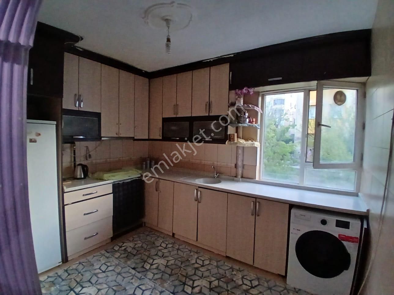 Akçay Emlak'tan Akşehir Yarenler Mahallesinde Satılık 2+1 Daire