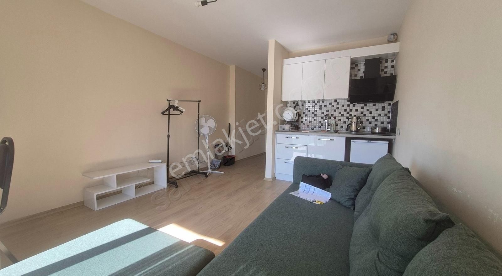 Esenyurt Cumhuriyet Kiralık 1+0 Daire Eşyalı Balkonlu Ferah