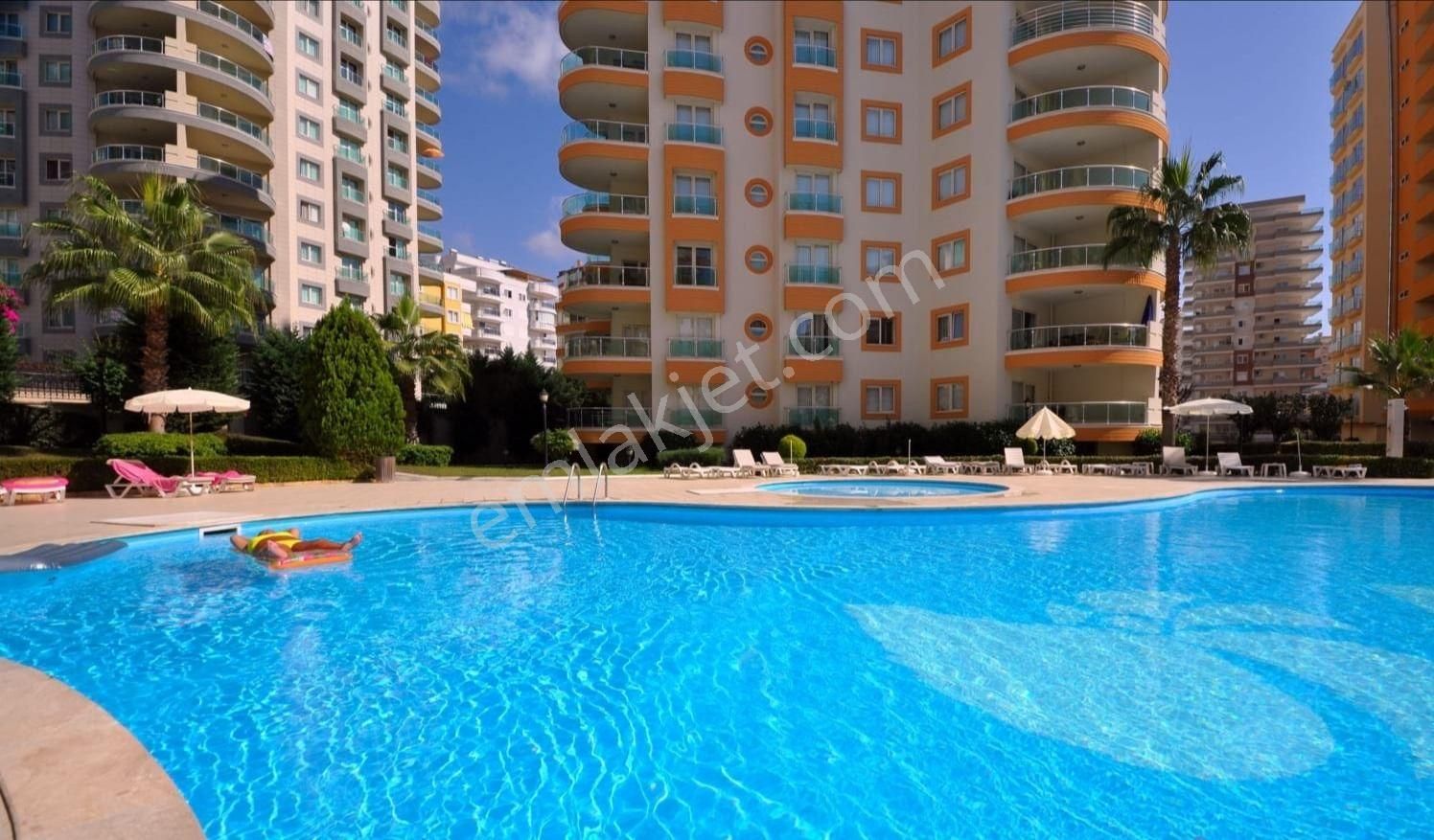 Mahmutlar Mahallesinde Deniz Manzaralı Eşyalı 2+1 Kiralık Daire