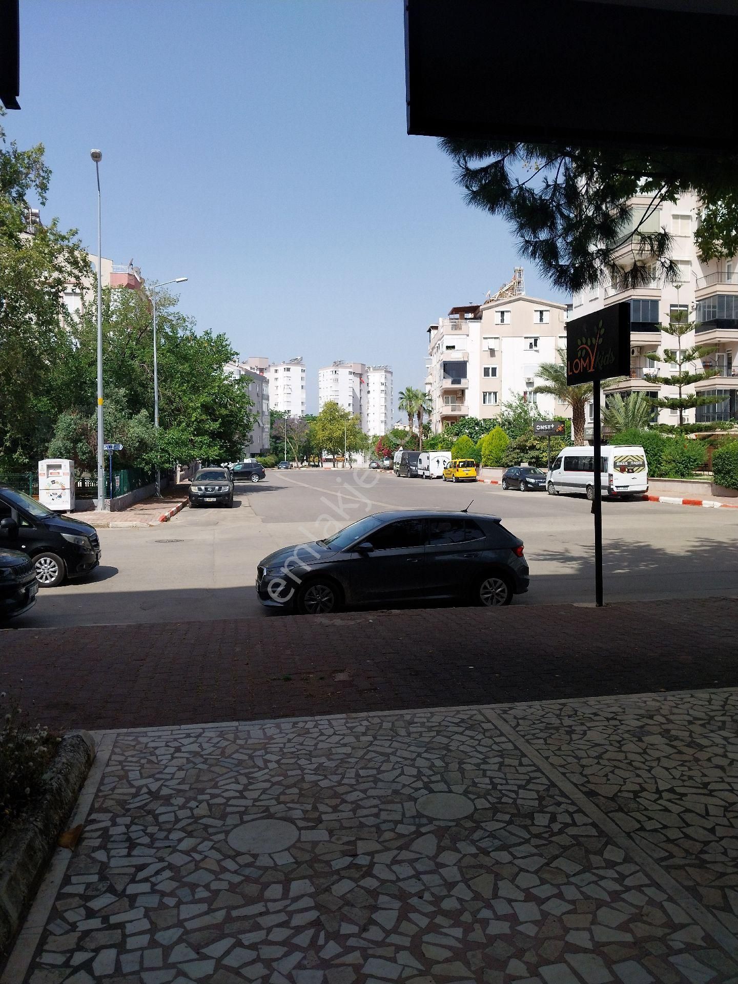 Yeşilbahçede Kiralık İşyeri