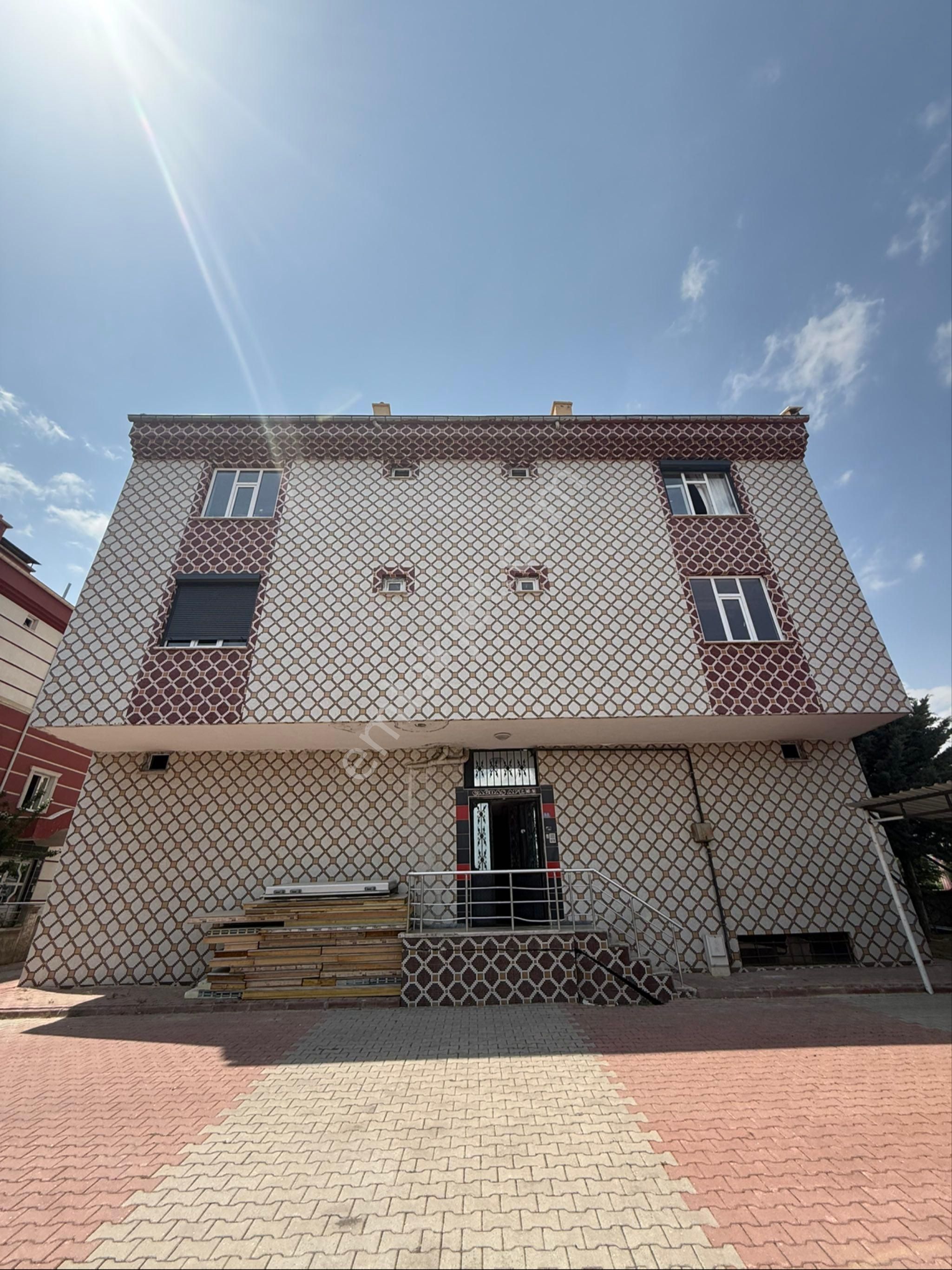 Buhara Mahallesi Satılık 3+1 Geniş 12 Yıllık Daire