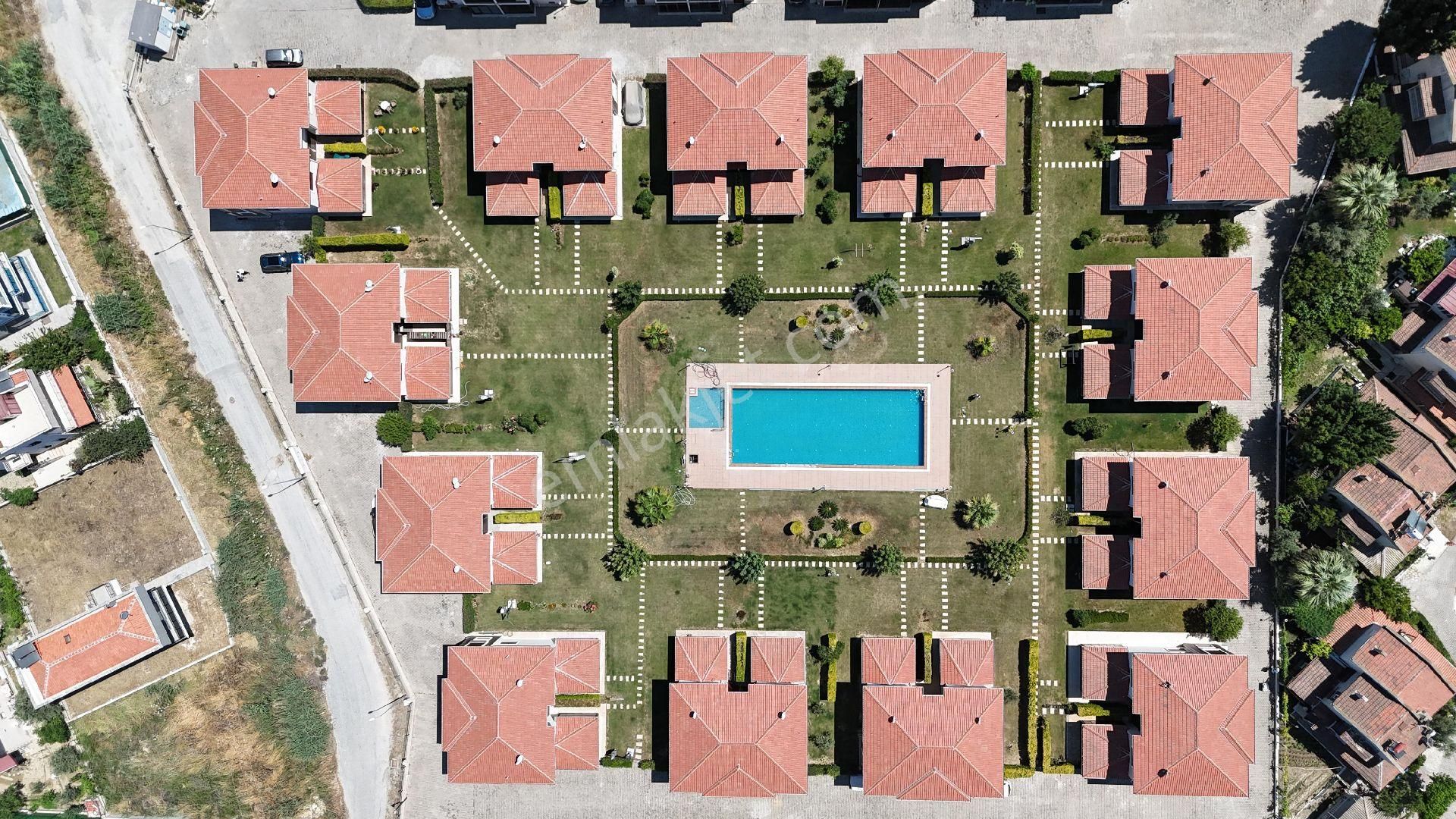 Kuşadası Soğucak Bölgesinde Havuzlu 3+1 Geniş 3+1 Villa