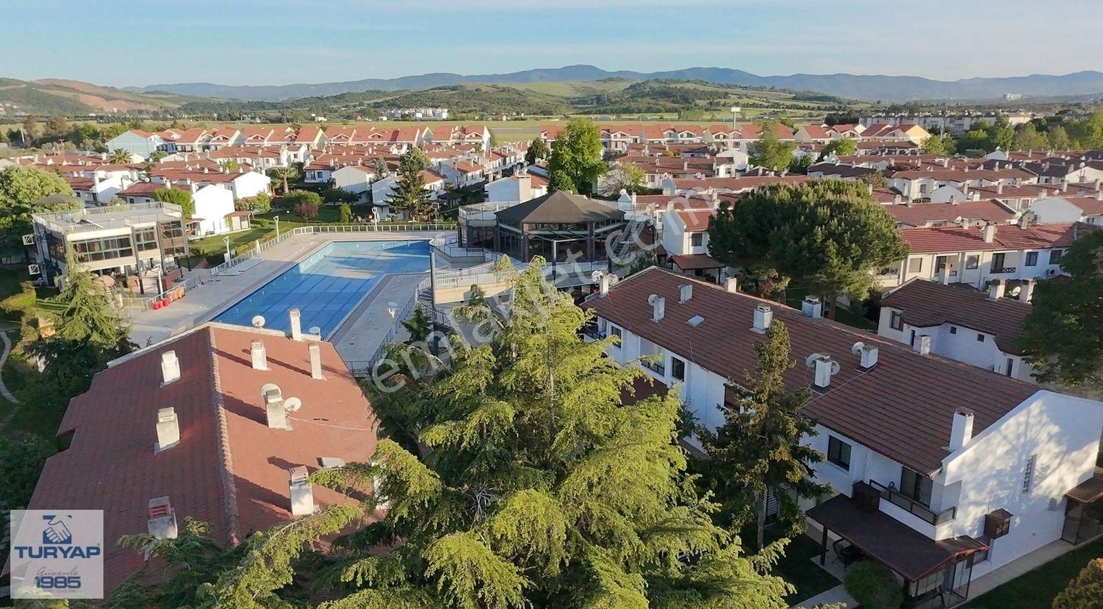 Elmakent Tatil Sitesinde Satılık 3+1 Villa