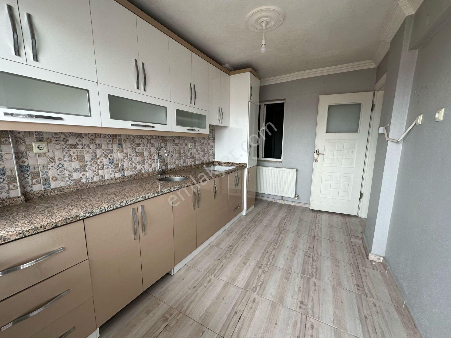 Soma Emlak* Kiralık Cuma Pazarı Mevki 2+1 Masrafsız Bakımlı Daire !
