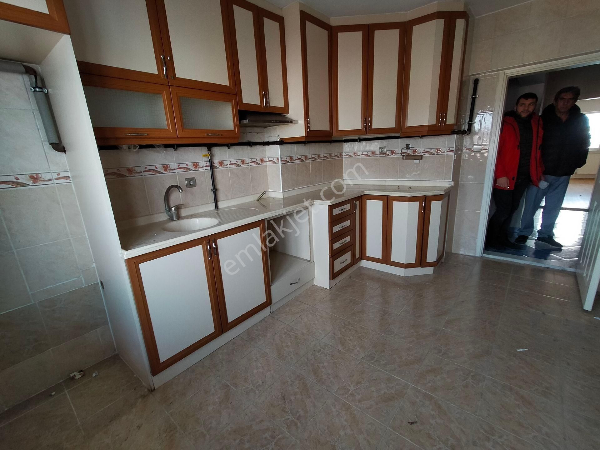 Hacıkaplanlar Mh Atatürk Cd 120m 2+1 Arakat Kiralık Daire