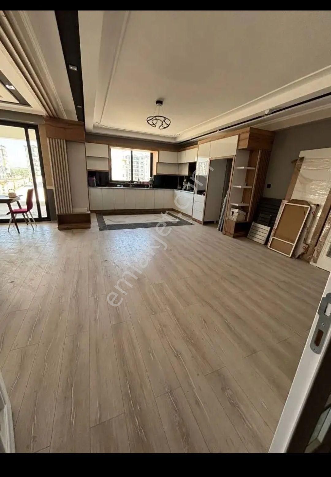 Metro Kent 4+1 Daire 294 Metre