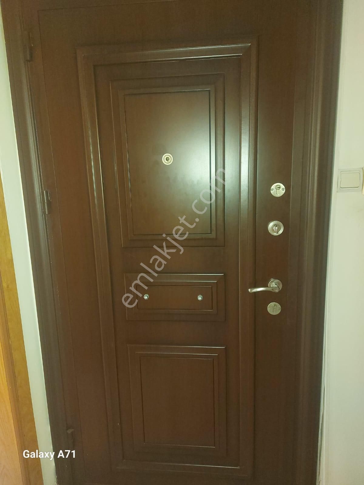 Yeşilköy'de Ev Arkadaşı Paylaşımlı Eşyalı Daire