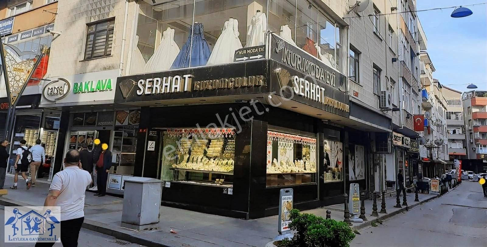 Miss Nur Modaevi - Gelinlik Mağazası - Kaynarca Merkezde Caddede